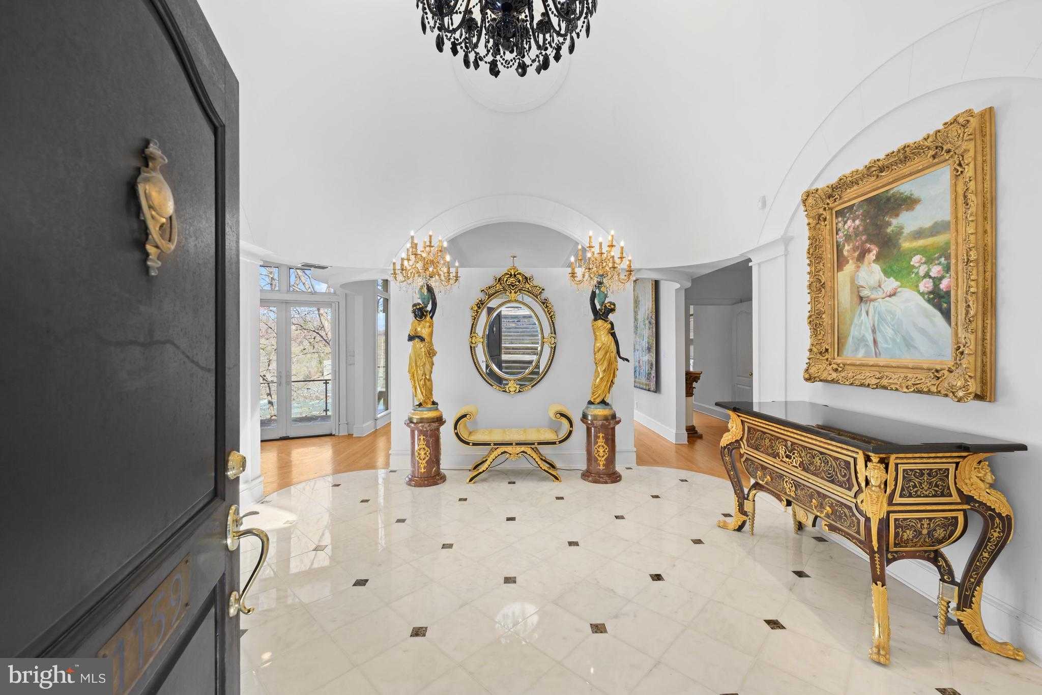 1159 Crest Ln photo 7