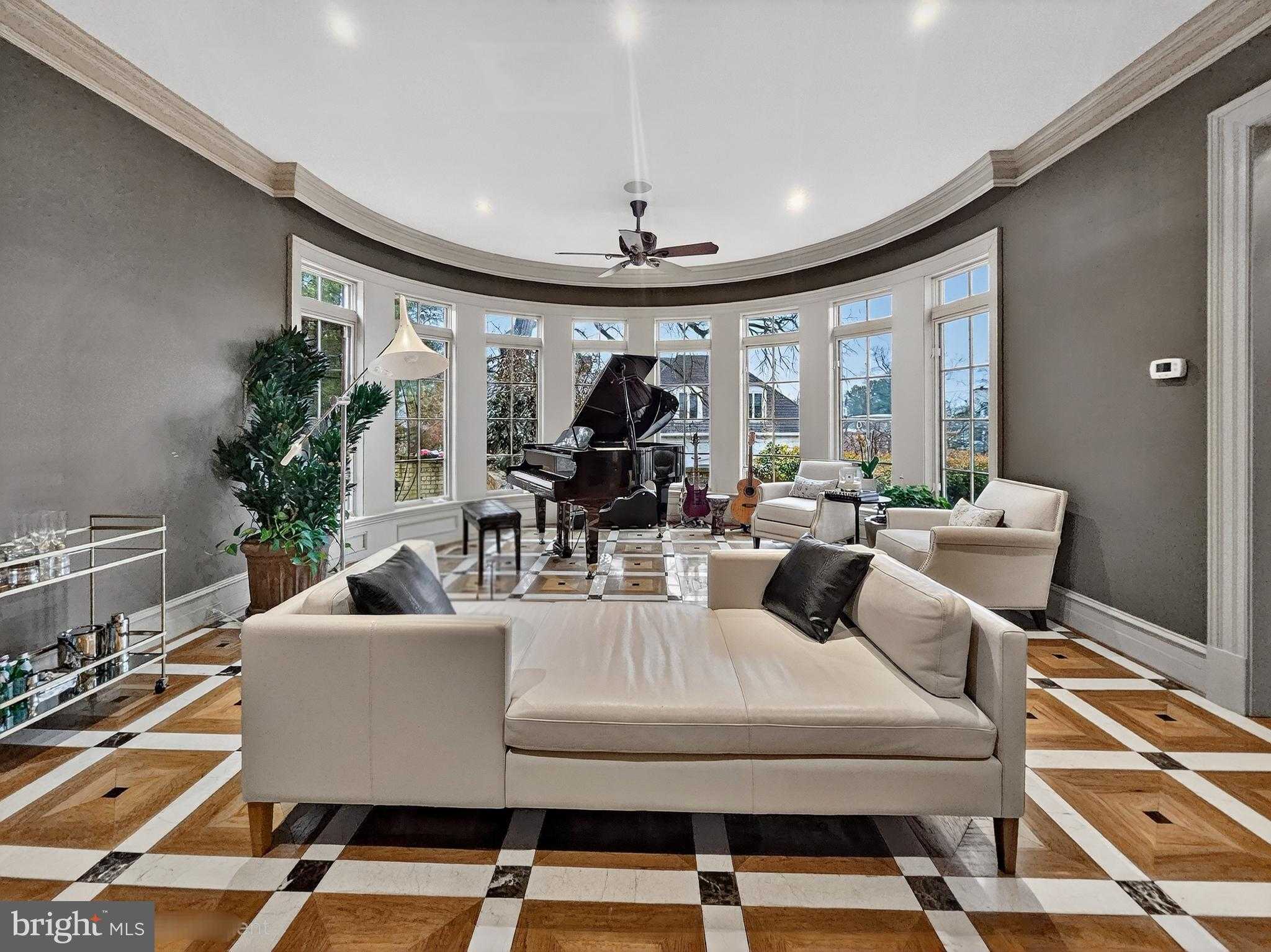 6413 Garnett Dr photo 3