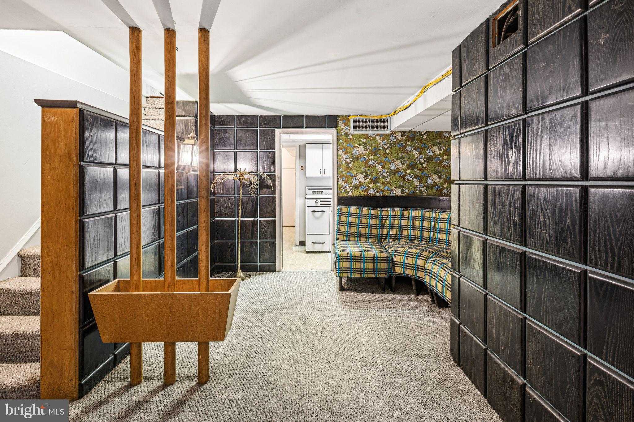 2139 Saint James St photo 36