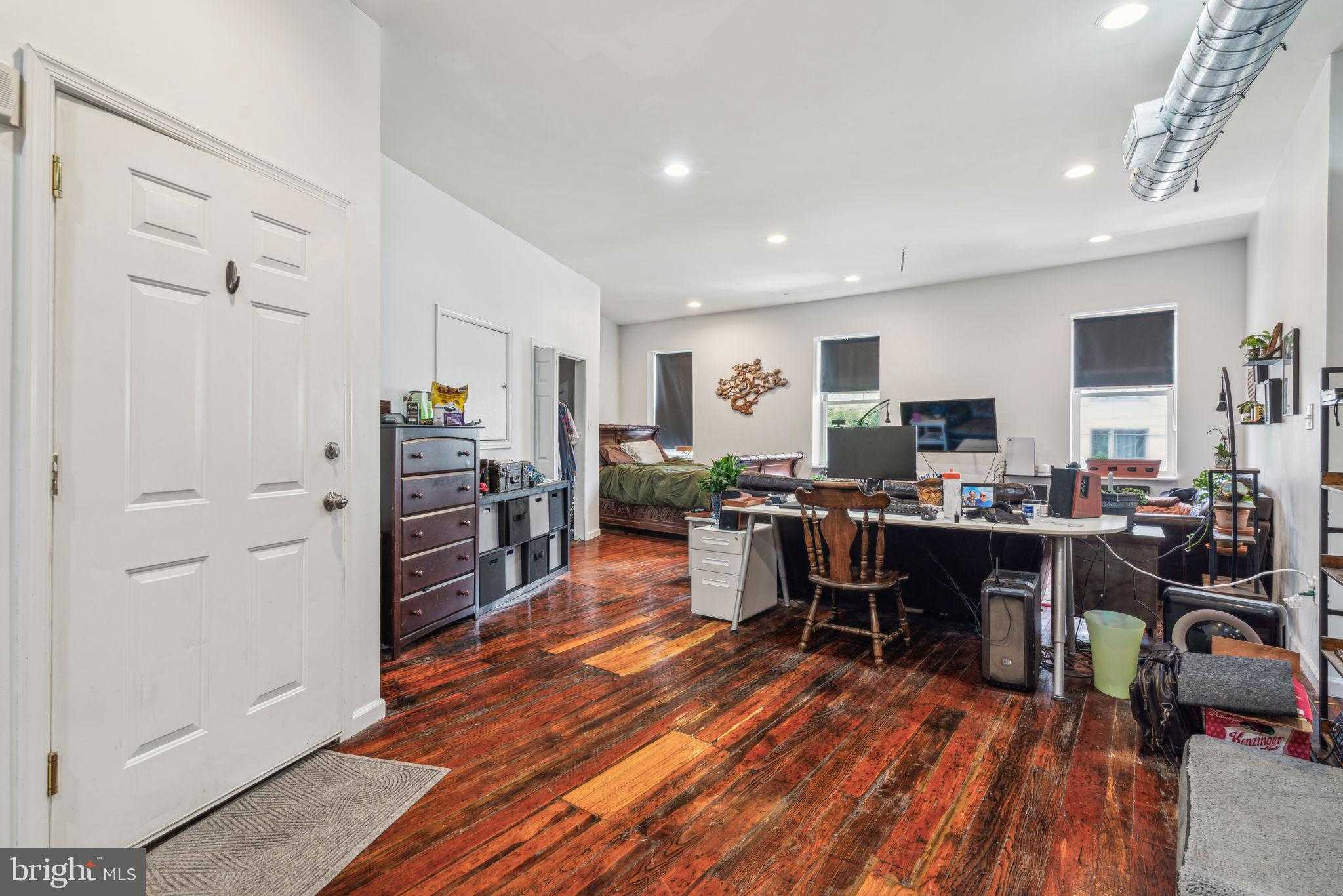 2557 Amber St photo 13