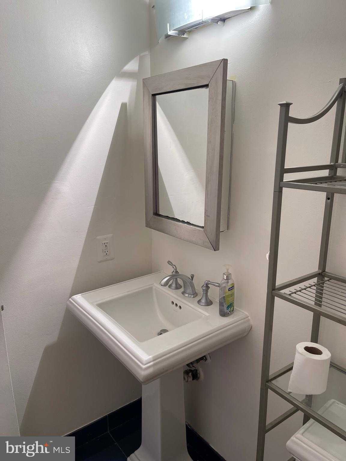 1011 Hunter St Apt F2 photo 26