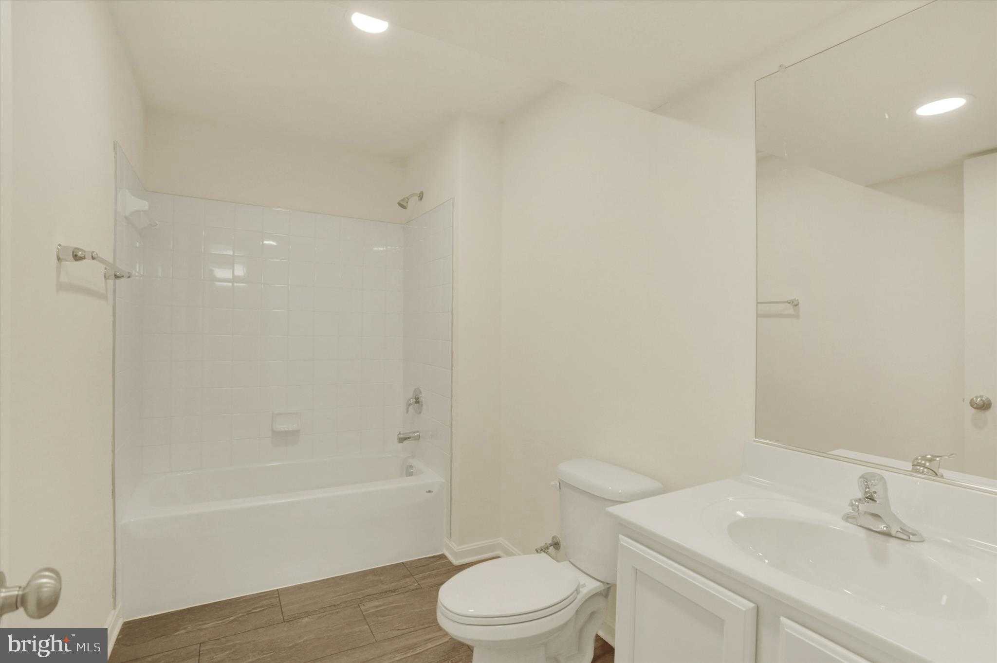 220 Champions Dr photo 28