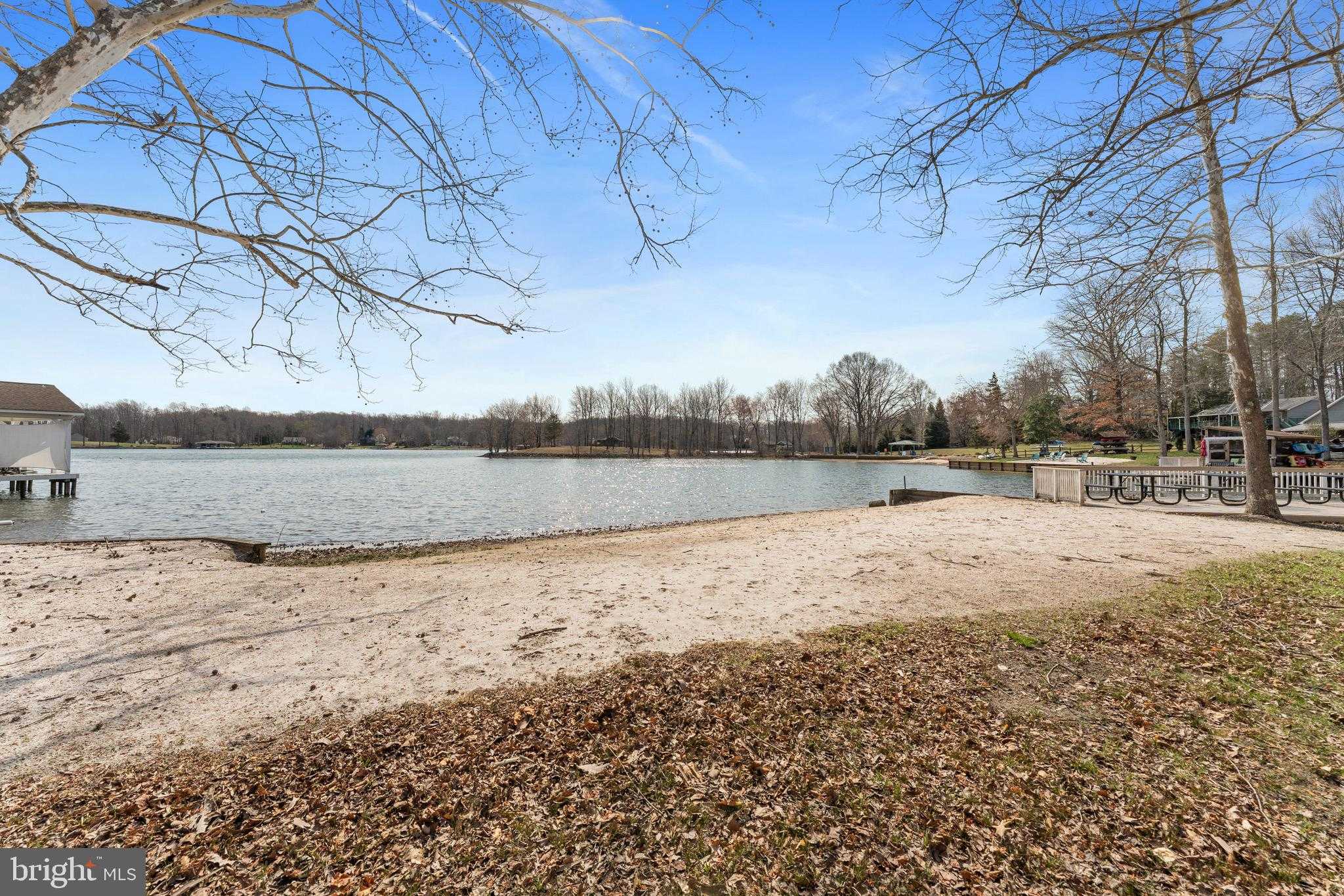 215 Lakewood Landing Dr photo 7