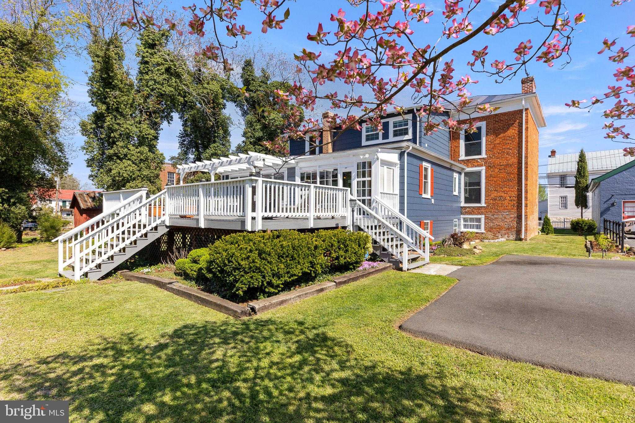 205 N Main St photo 3