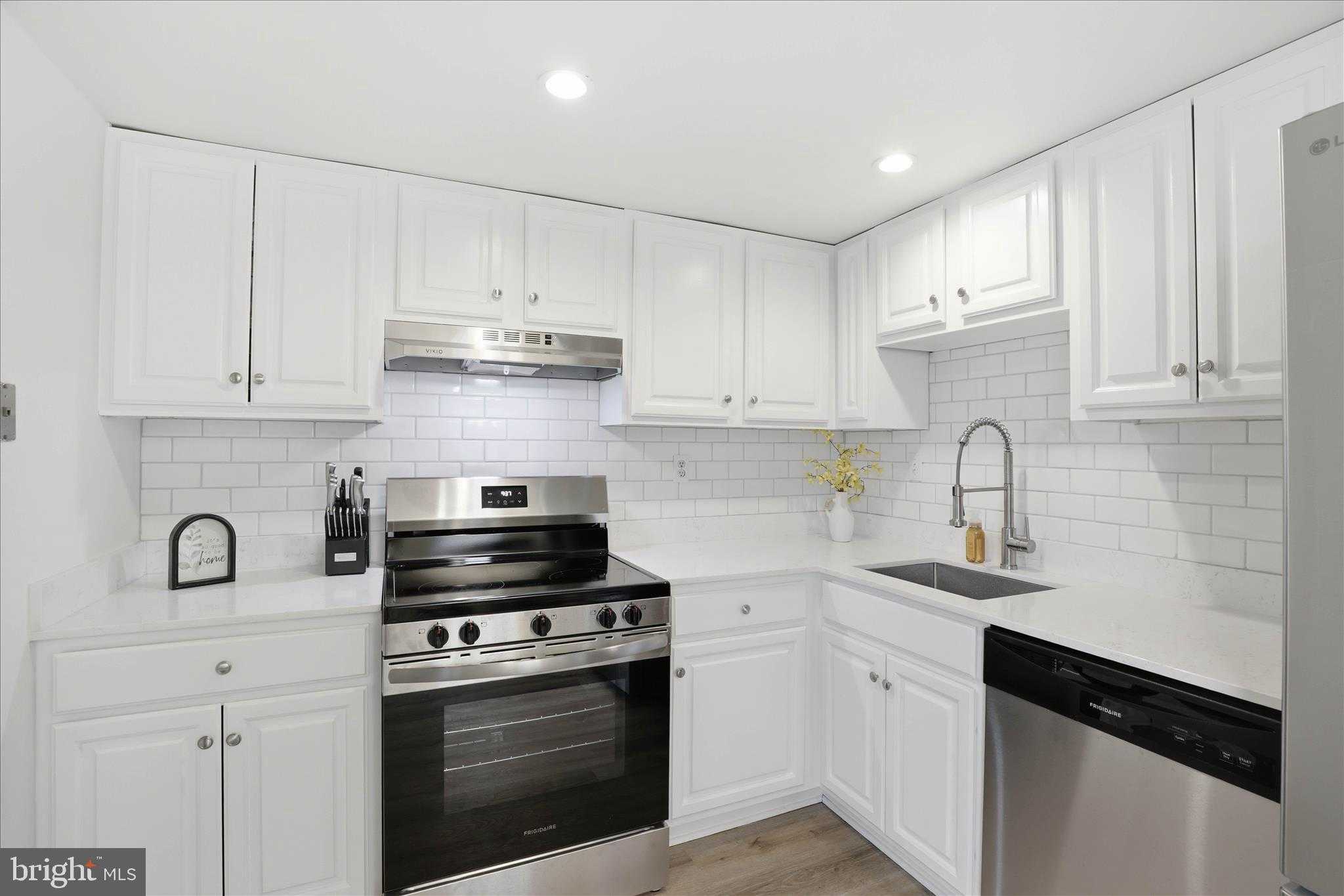 1332 Blue Jay Dr photo 18