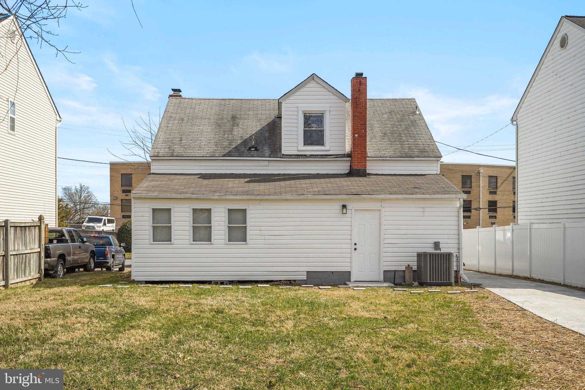 3417 Forestville Pl photo 3