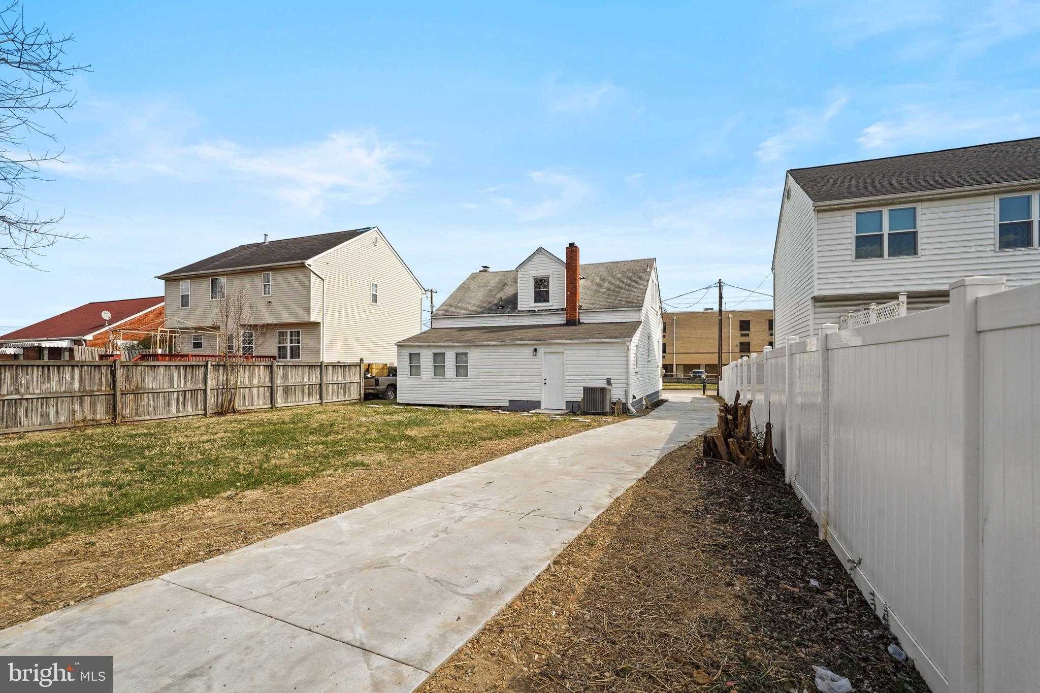 3417 Forestville Pl photo 6