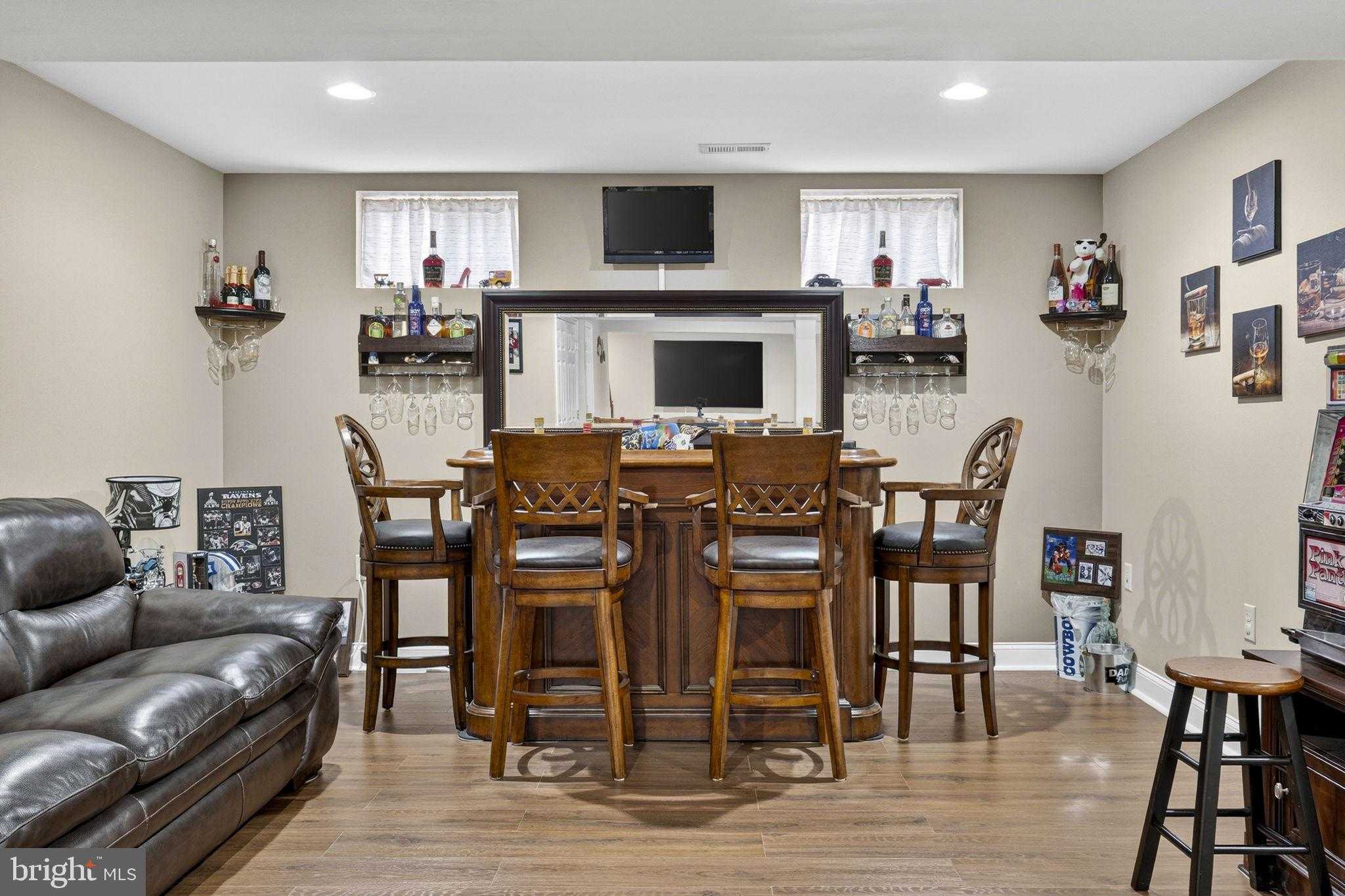 10 Walker CT photo 9