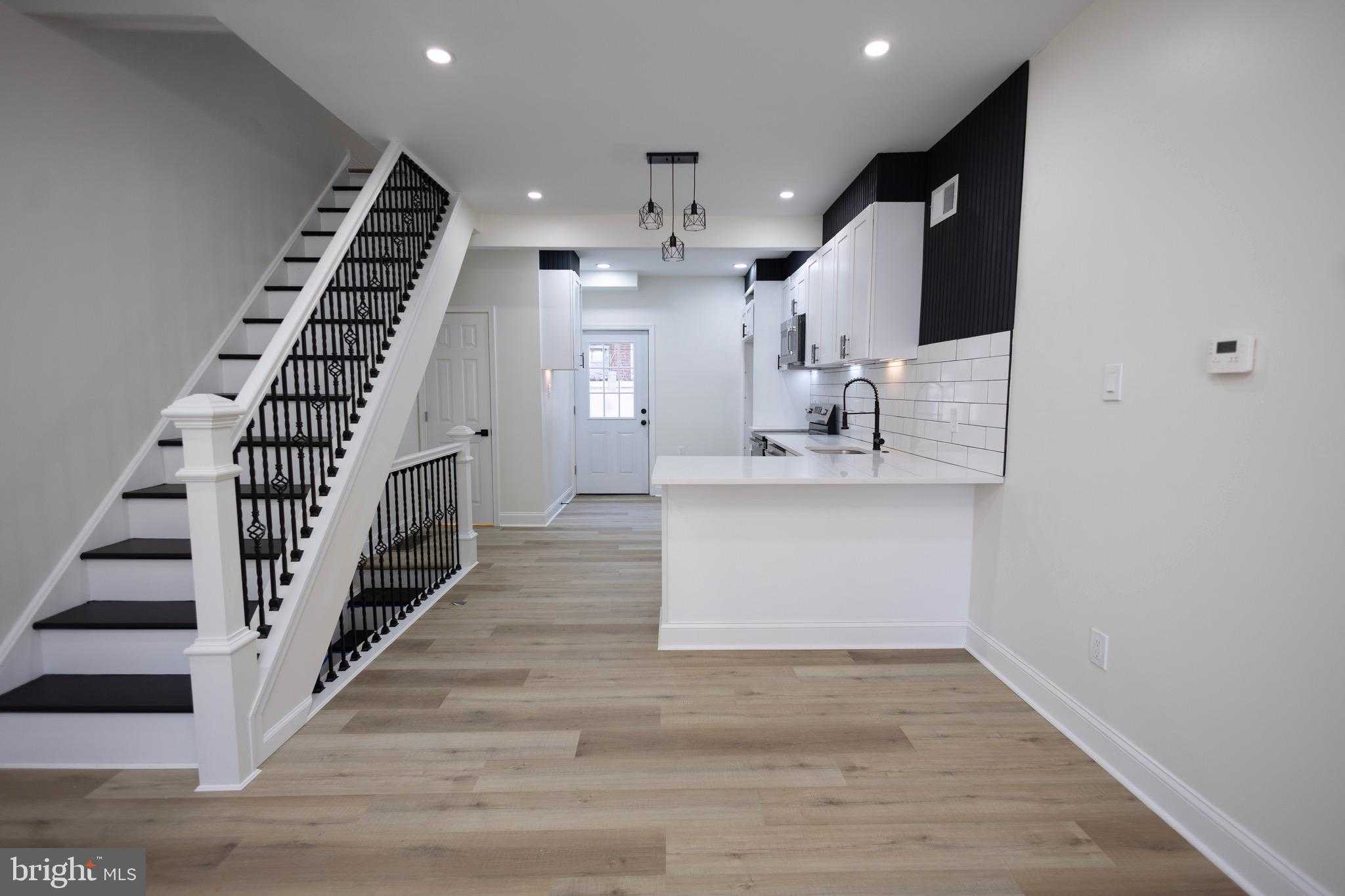 2927 N Ringgold St photo 2