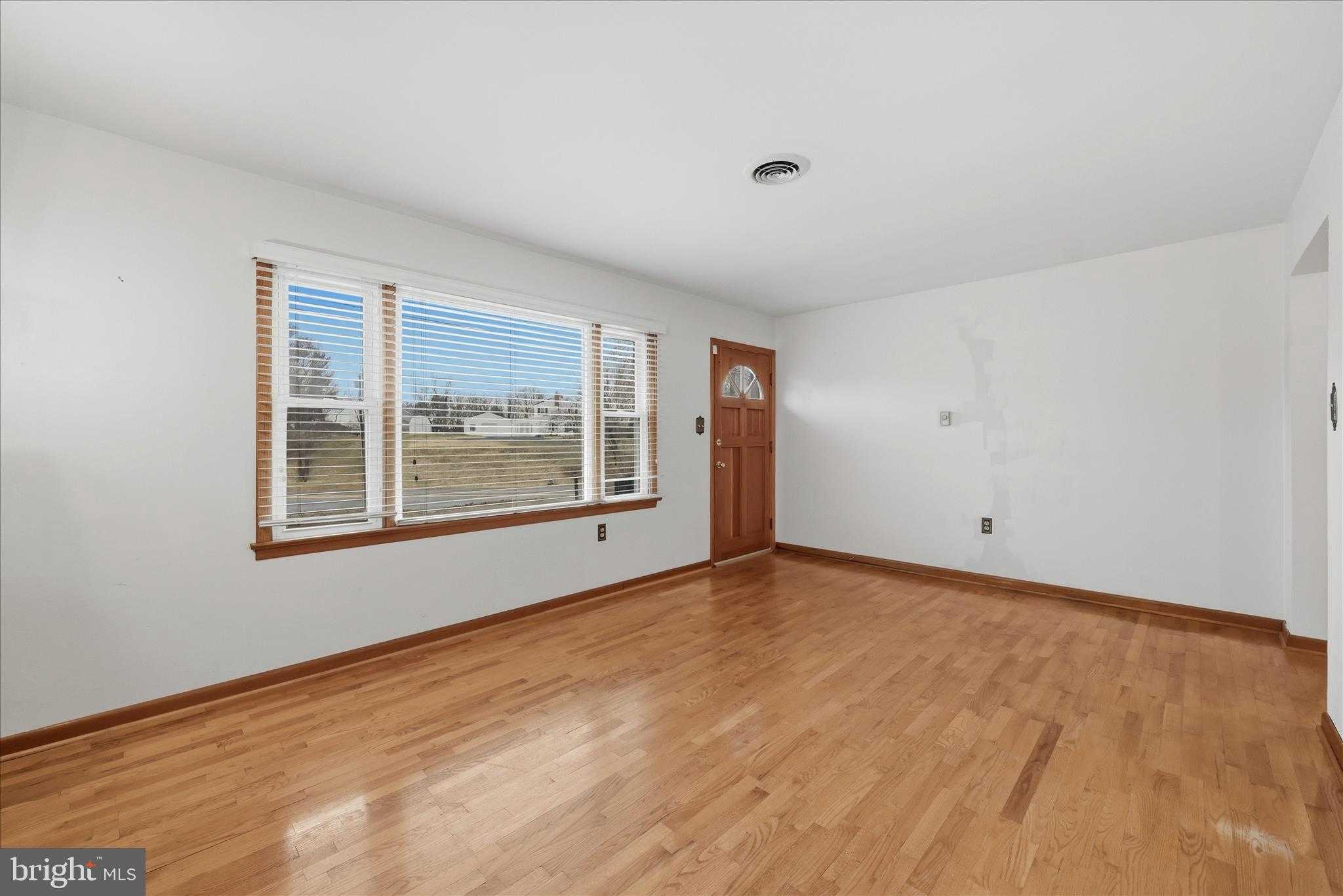 135 Meade Dr photo 10