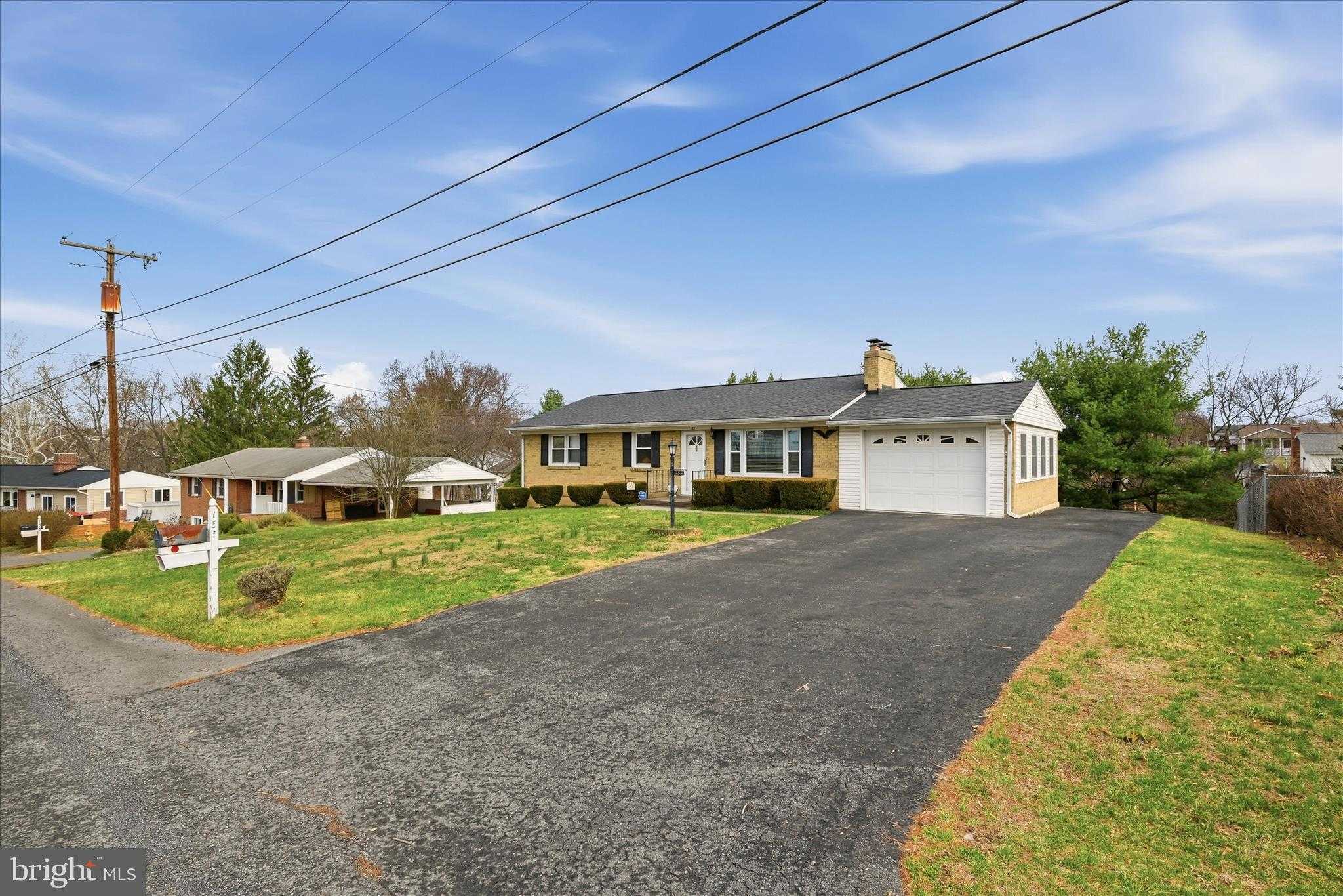 135 Meade Dr photo 2