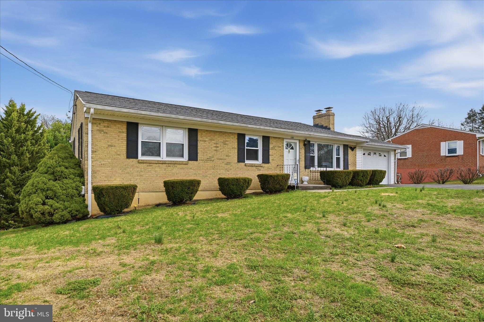 135 Meade Dr photo 4