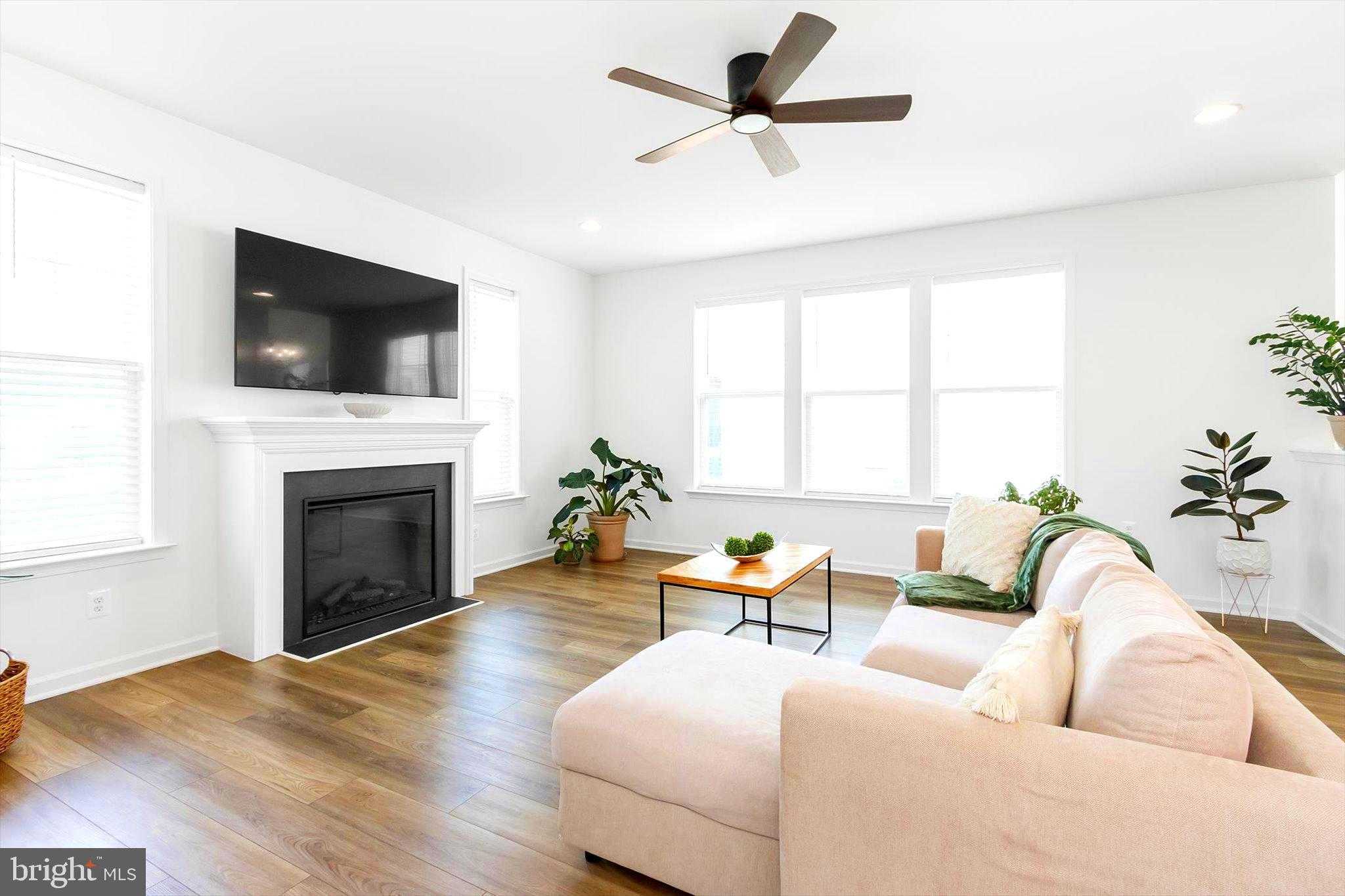 301 Homer CT photo 7