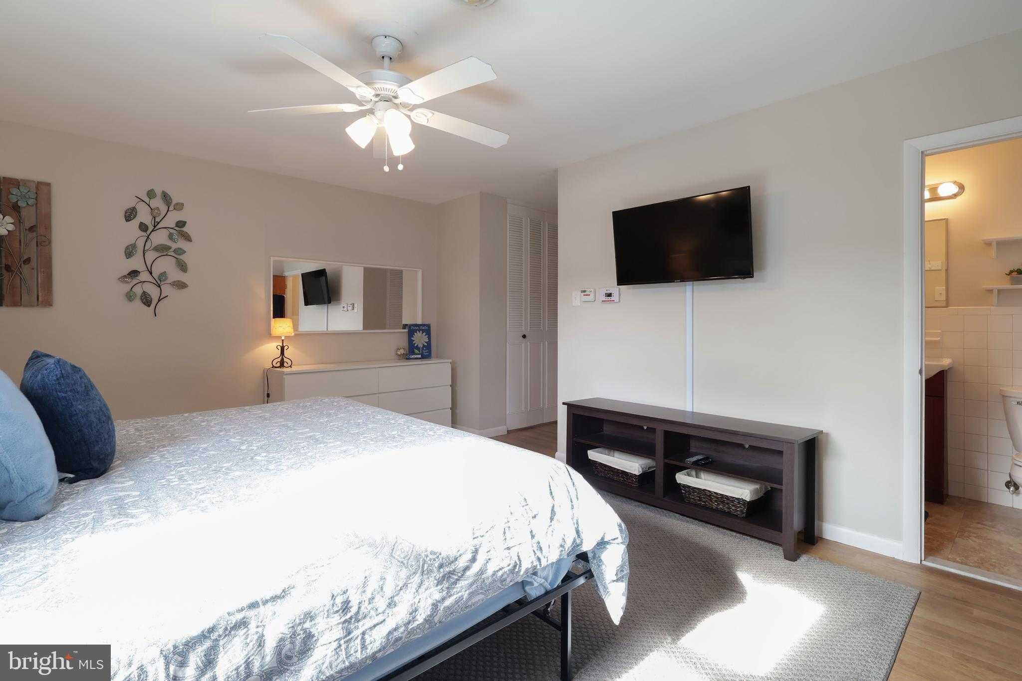 541 E Mccormick Ave photo 18