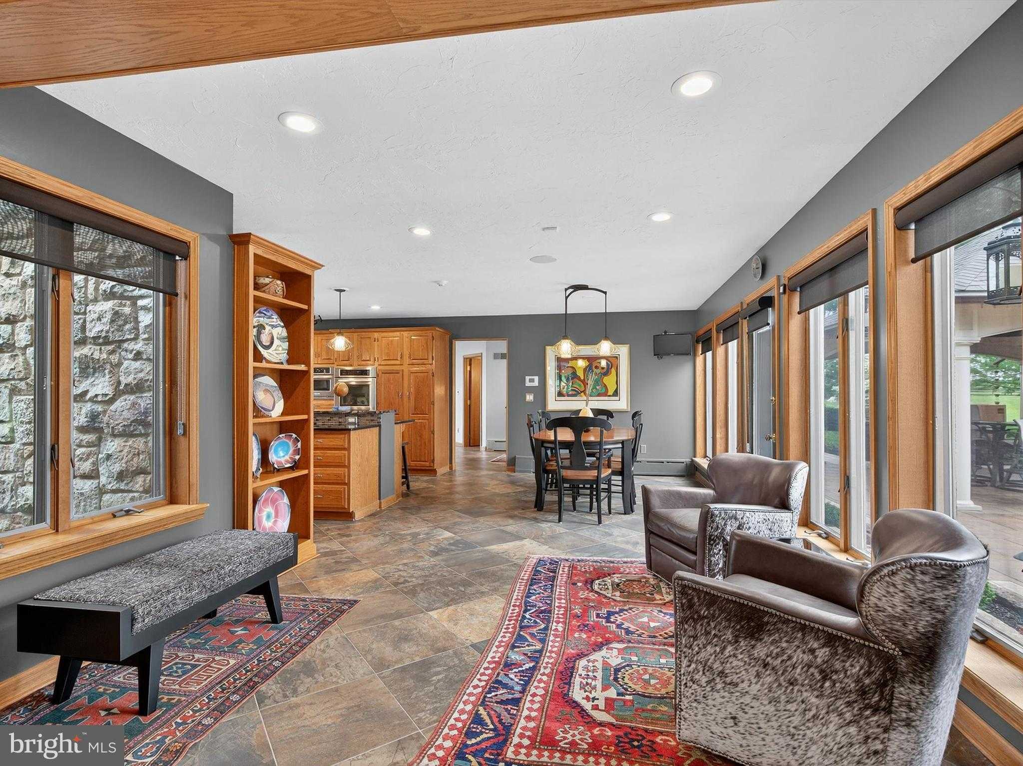 844 S Spruce St photo 34