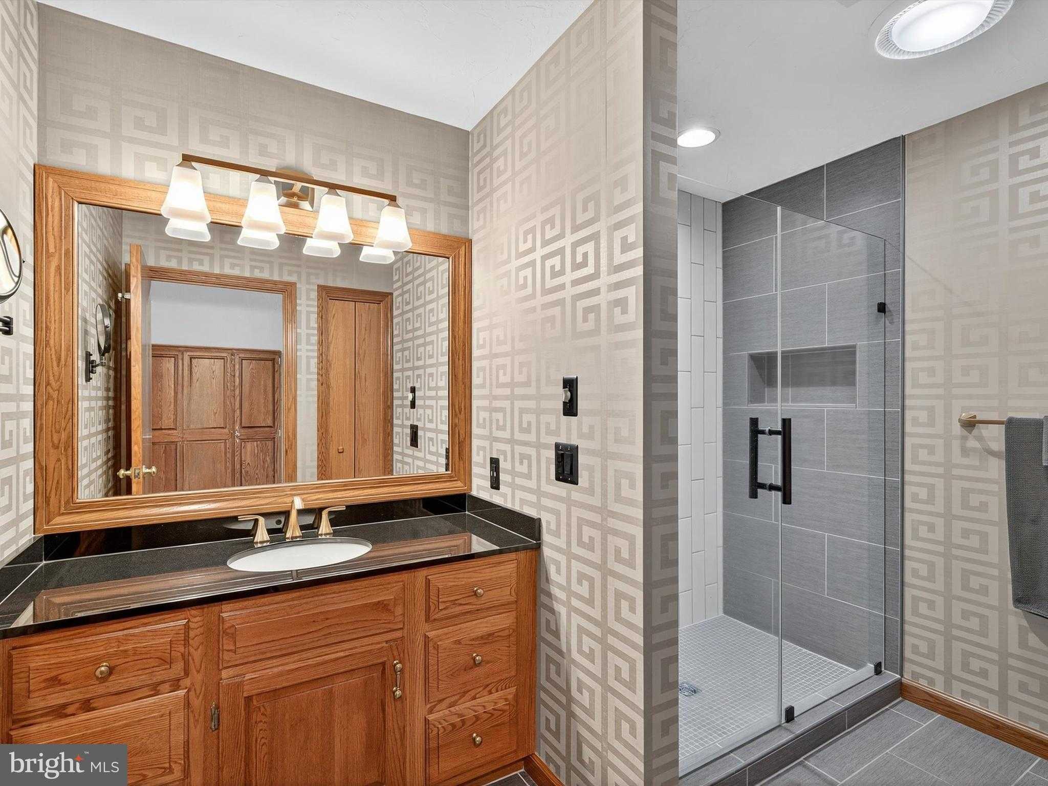 844 S Spruce St photo 52