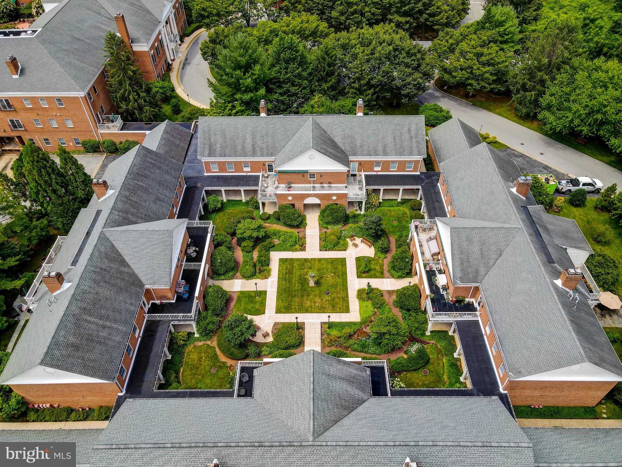 502 Brightwood Club Dr, Lutherville