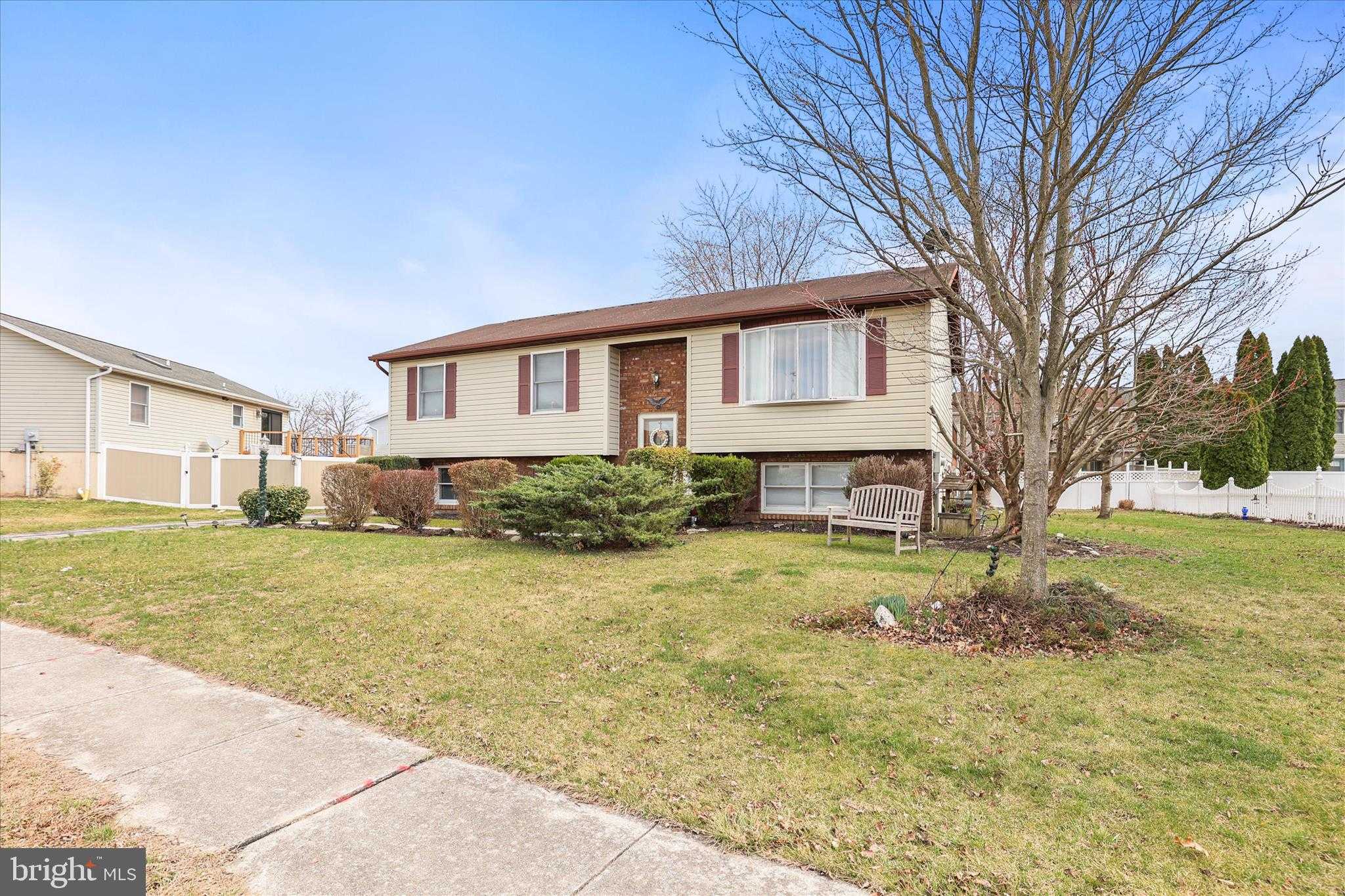 22 Dogwood Ln photo 2