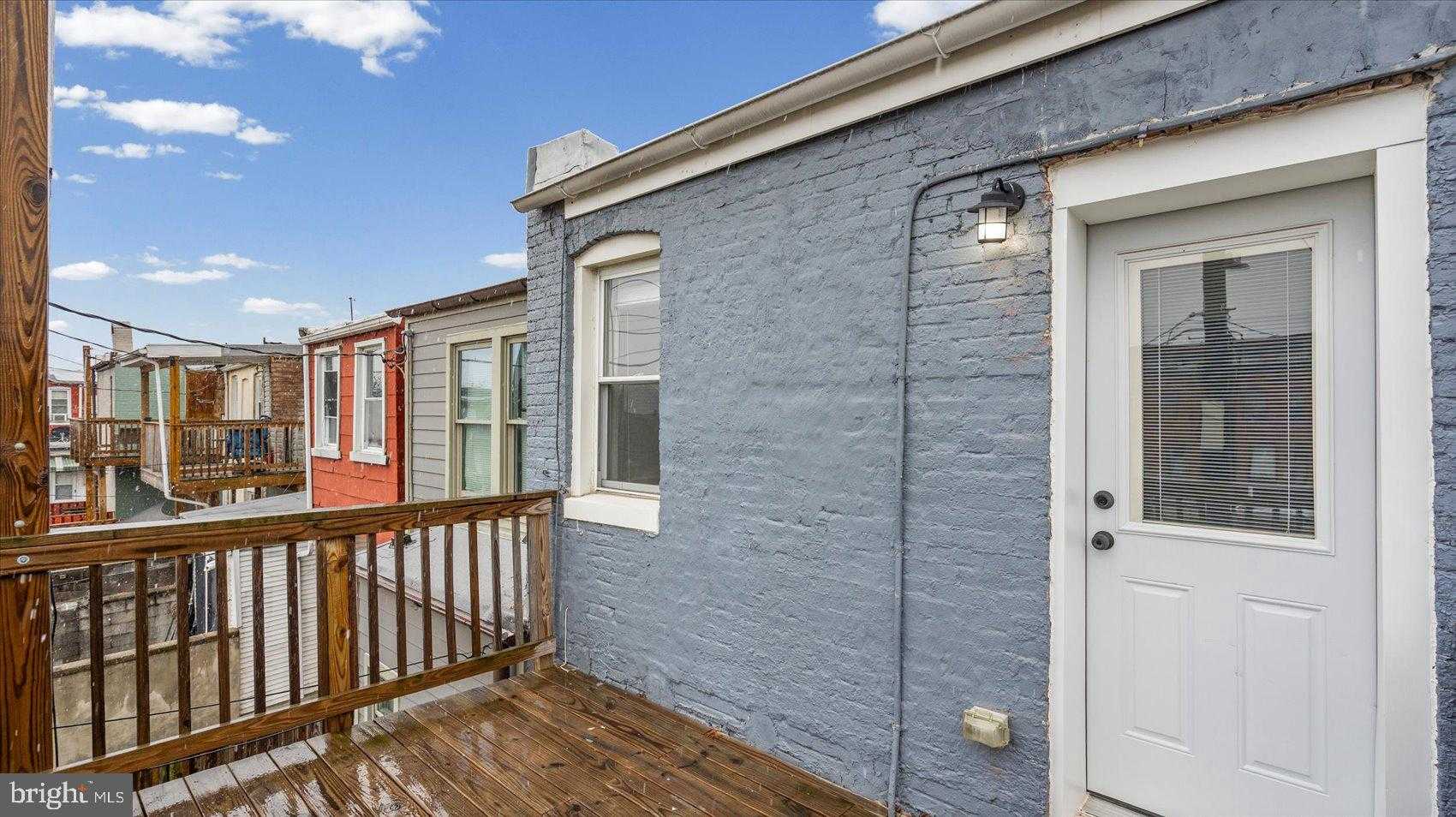 915 N Montford Ave photo 29