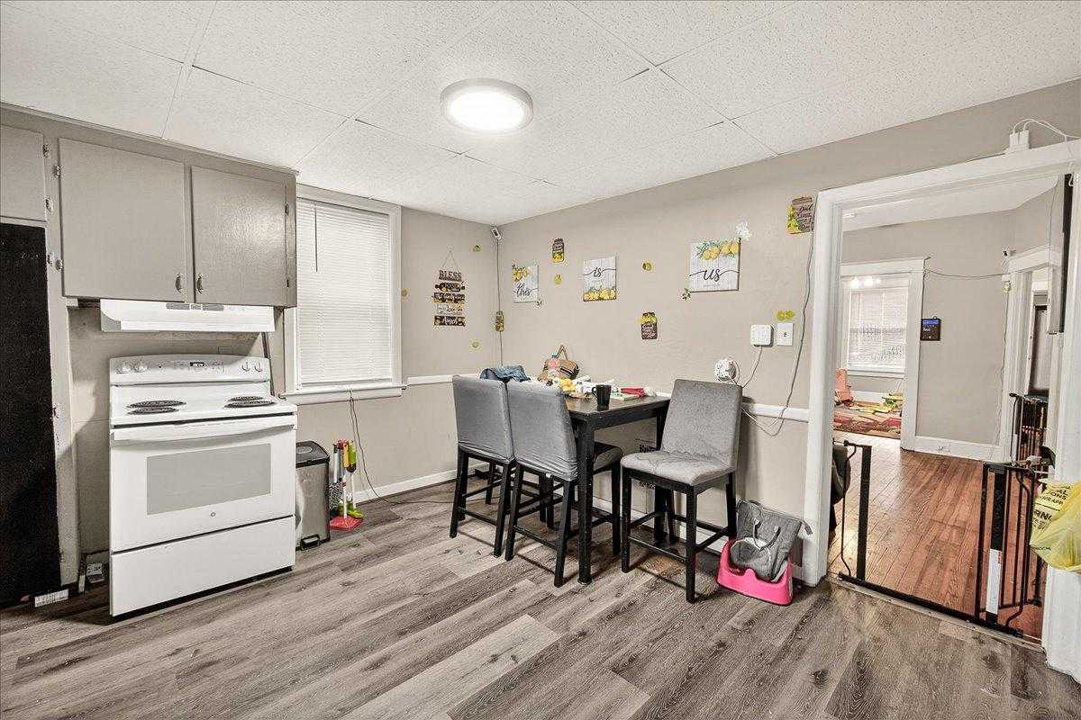 907 W Washington St photo 2