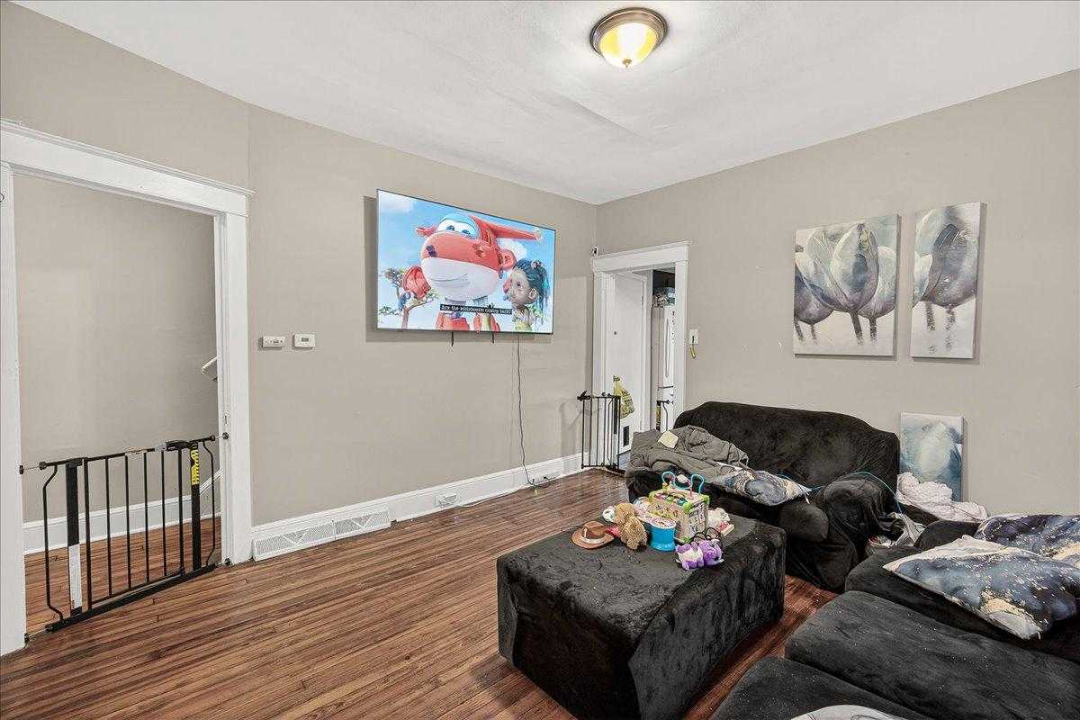 907 W Washington St photo 4