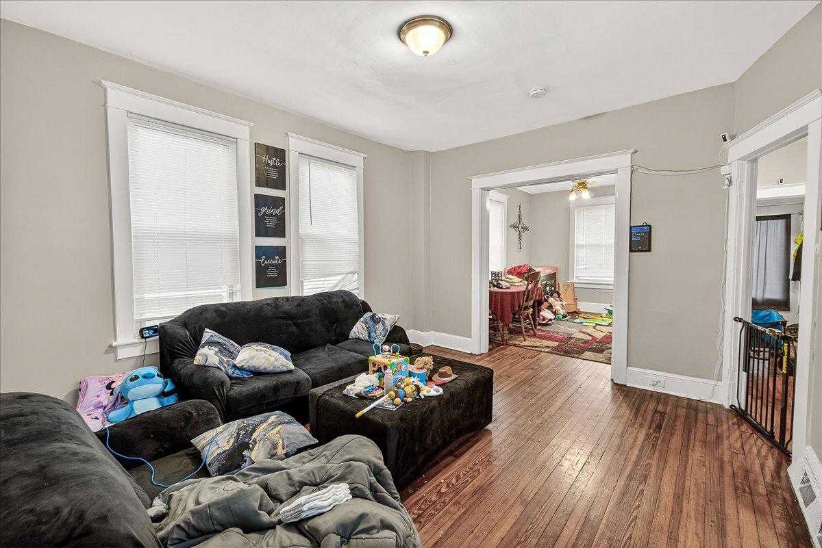 907 W Washington St photo 5