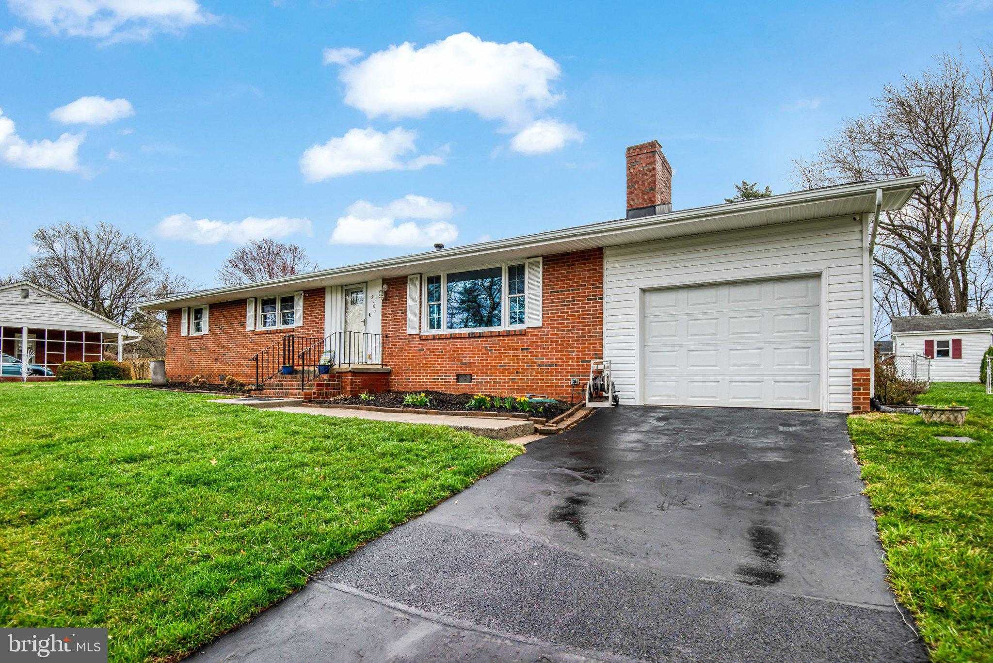 8909 Hill Pl, Manassas