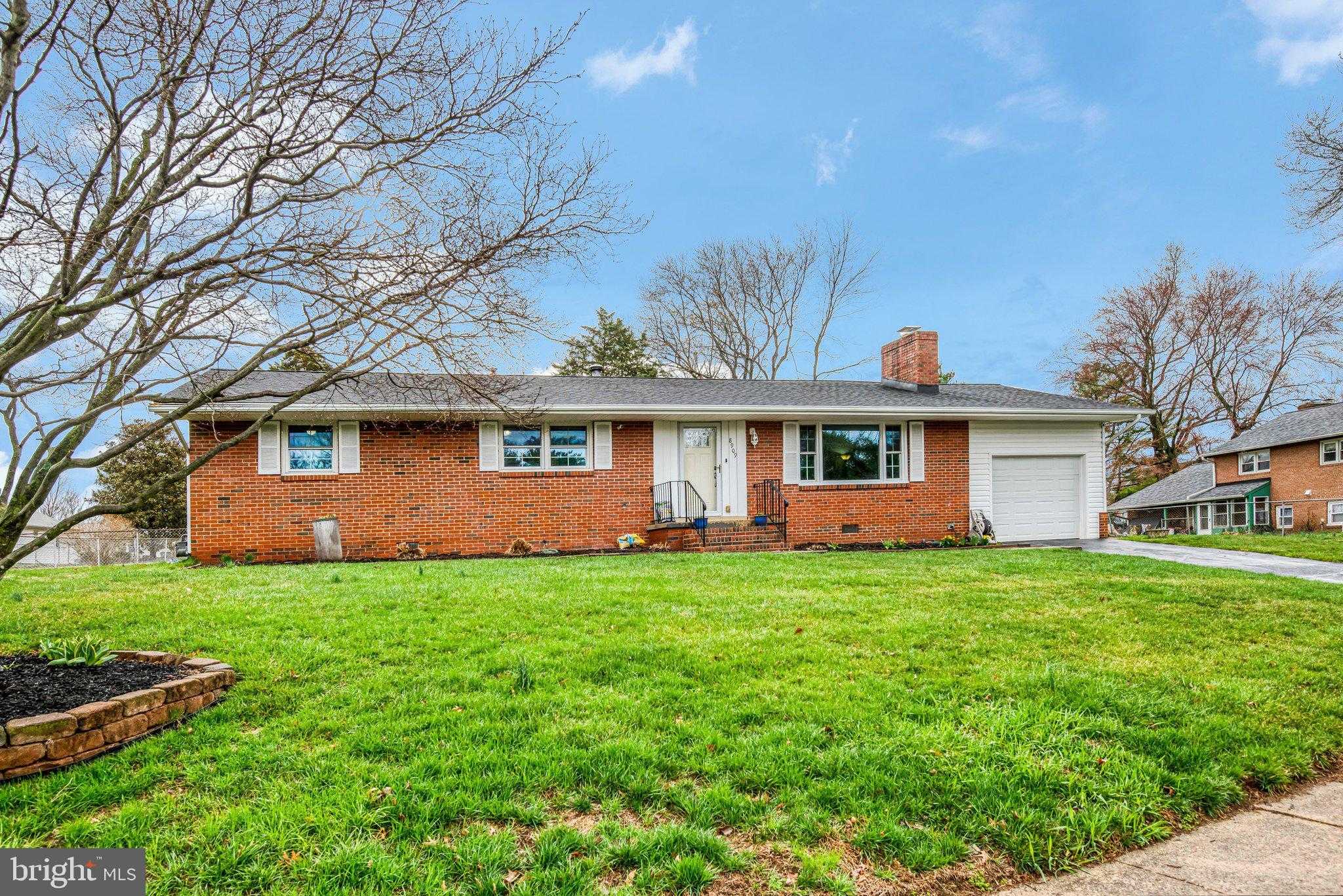 8909 Hill Pl photo 2