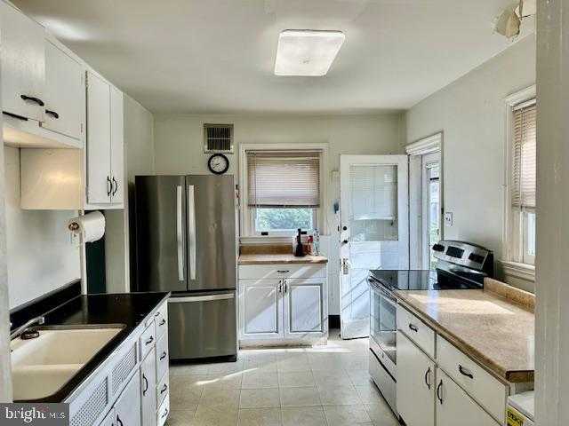 301 Central Ave photo 9