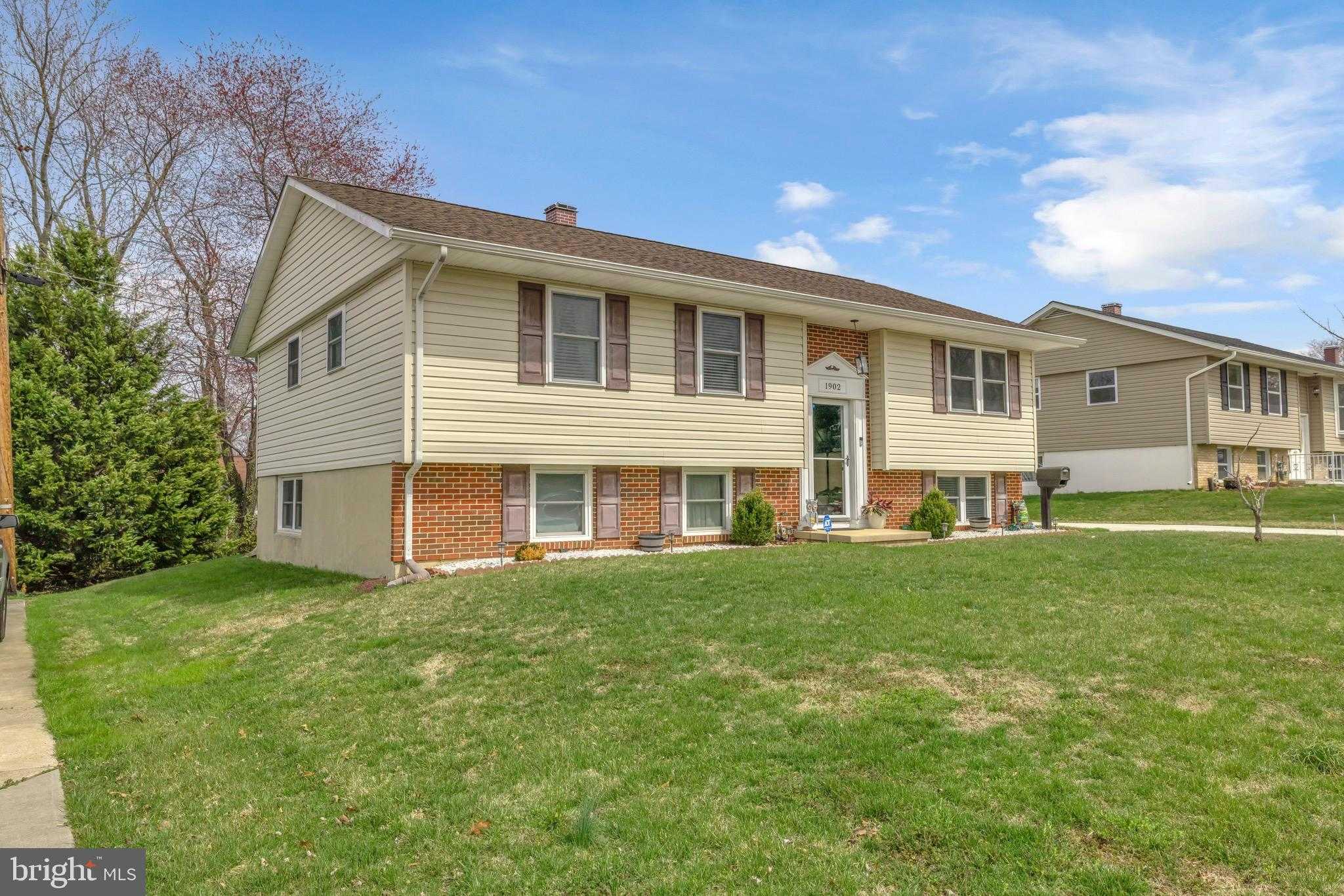 1902 Juniper Rd photo 2