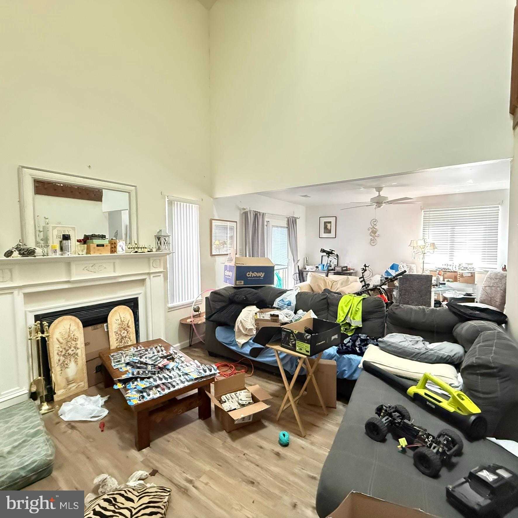 524 Wales CT photo 7