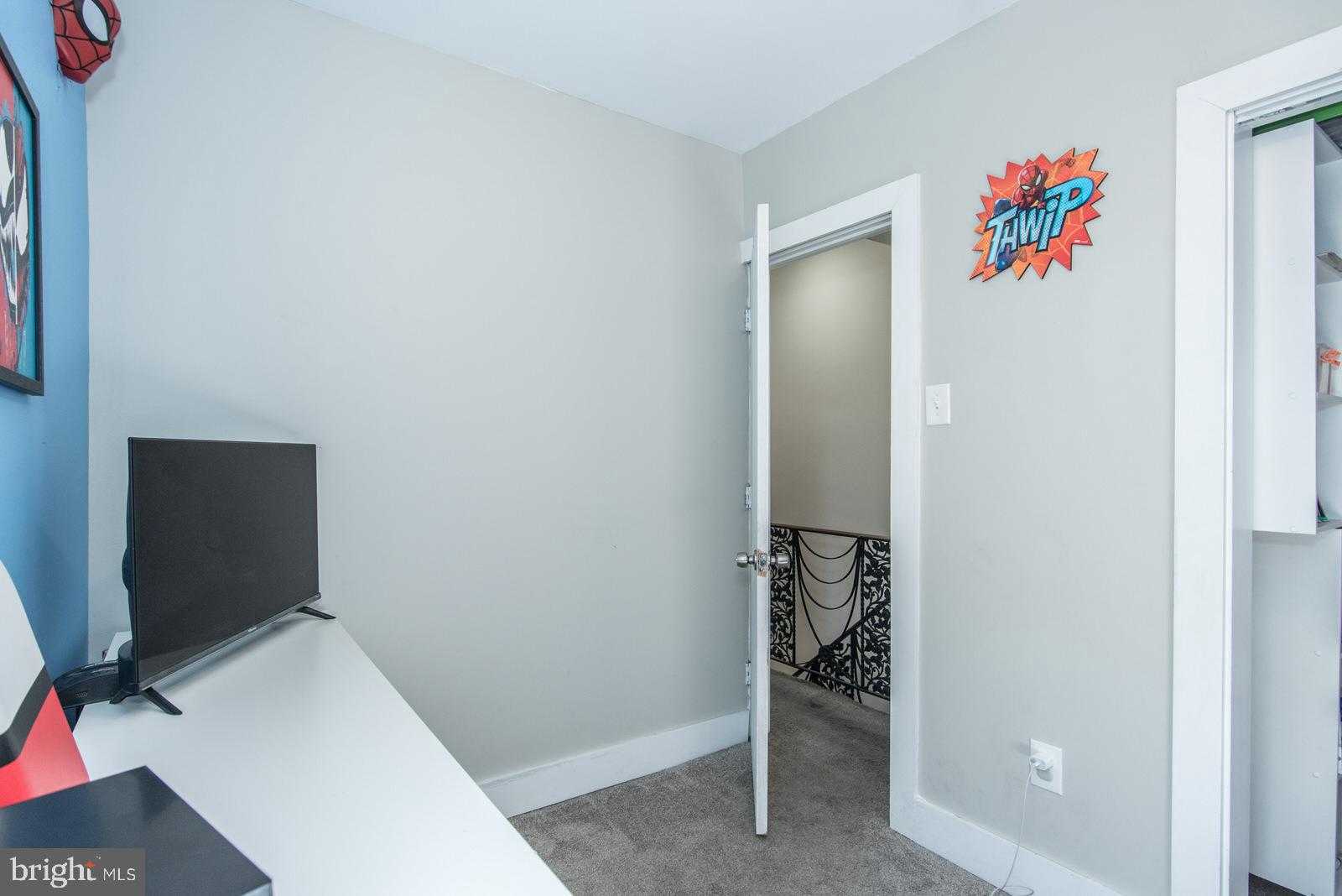 2711 E Cambria St photo 50