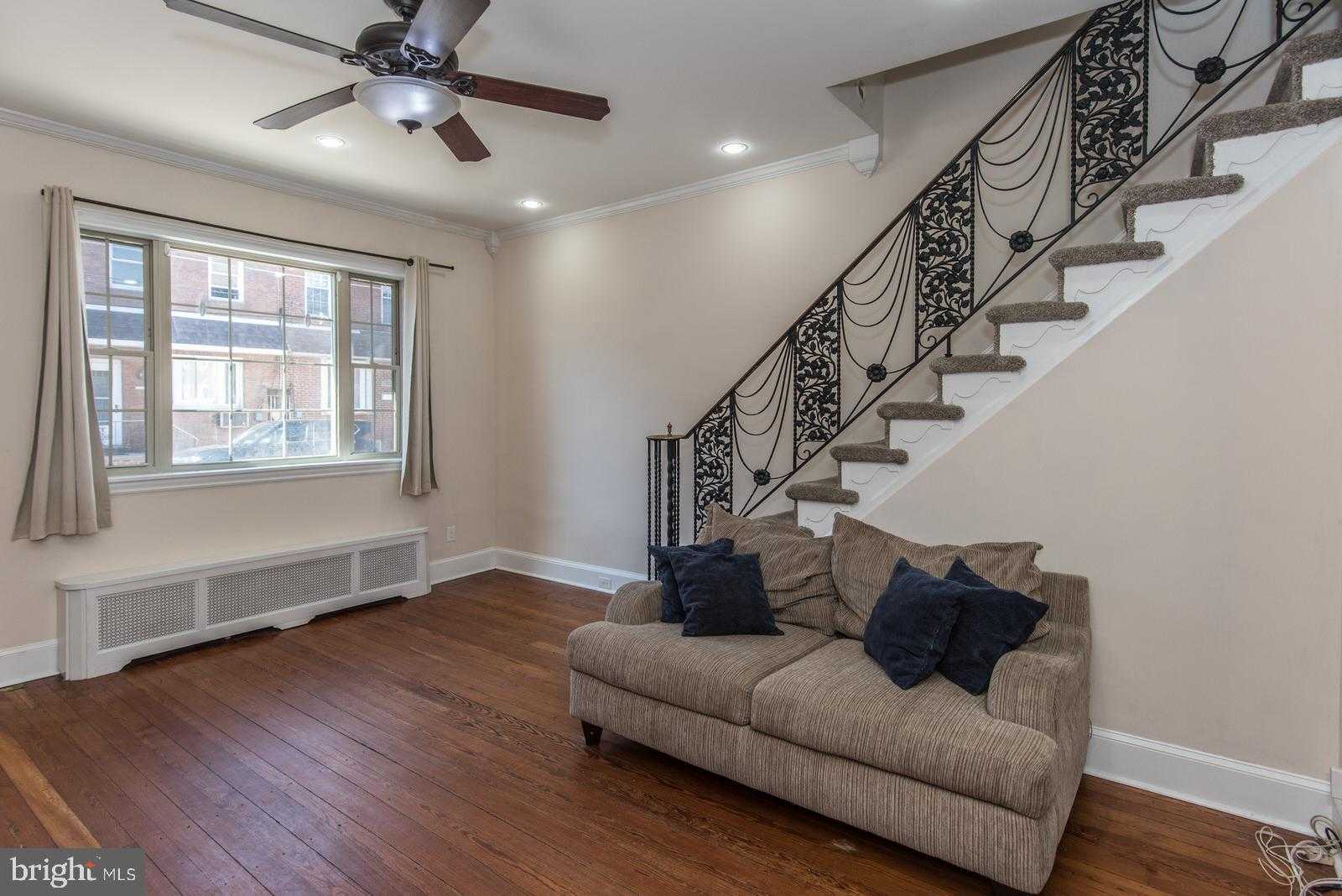 2711 E Cambria St photo 8