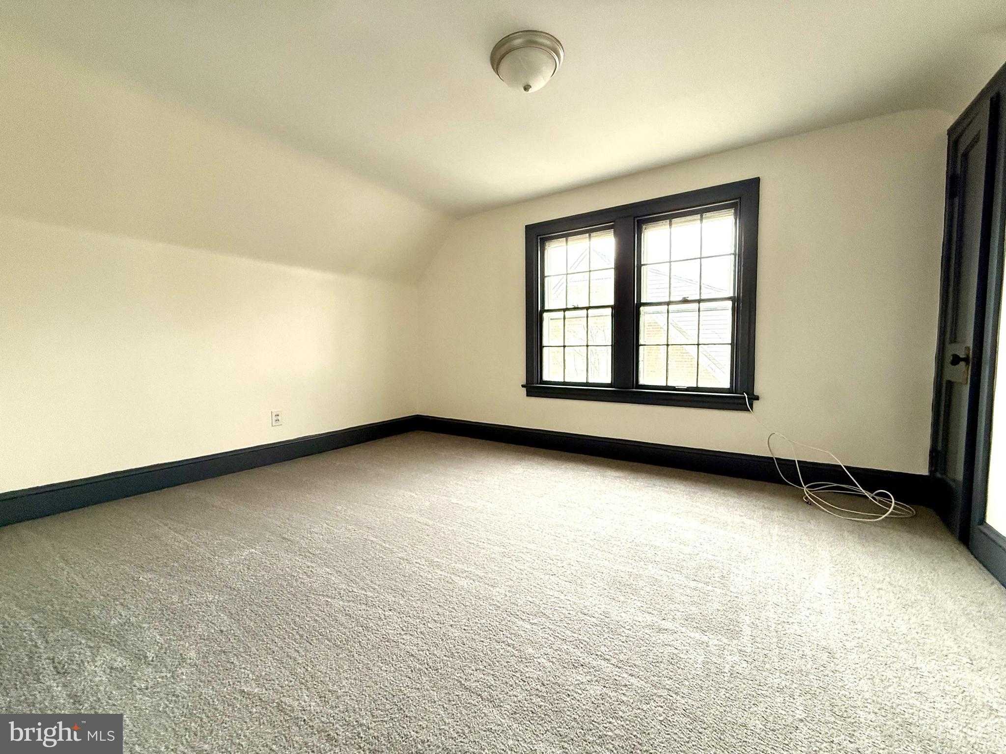 208 Woodward Ave photo 23