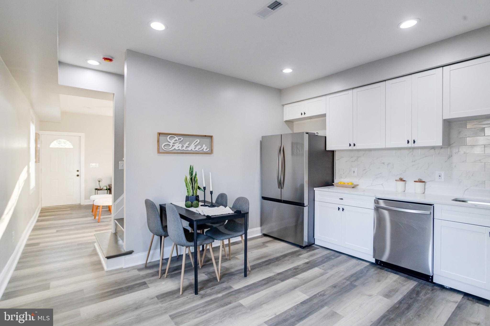 1534 Homestead St photo 11