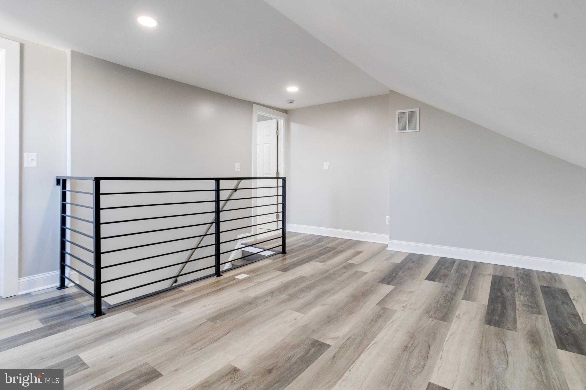 1534 Homestead St photo 38