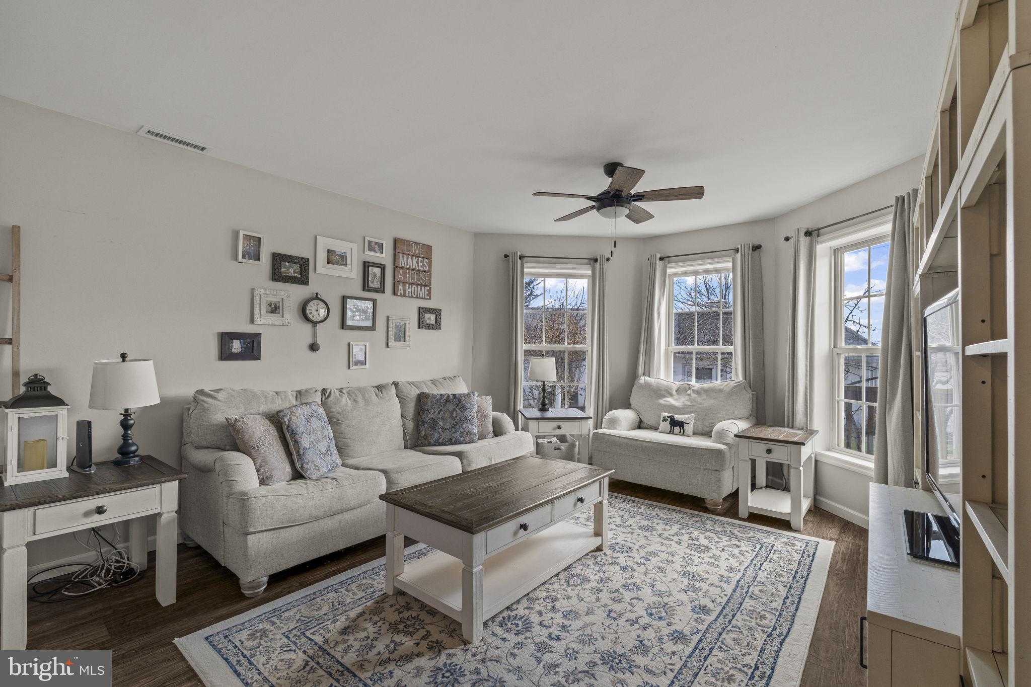 700 Grandview Ave photo 2