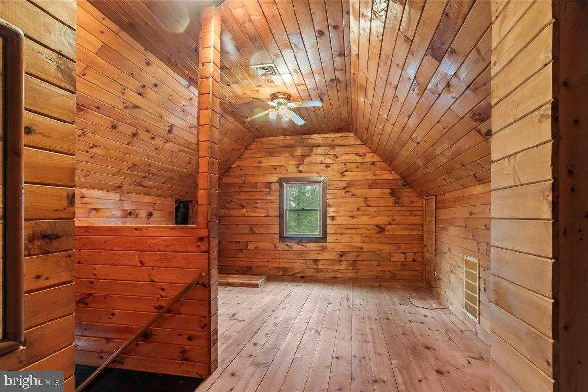 230 Laurel Run Rd photo 17