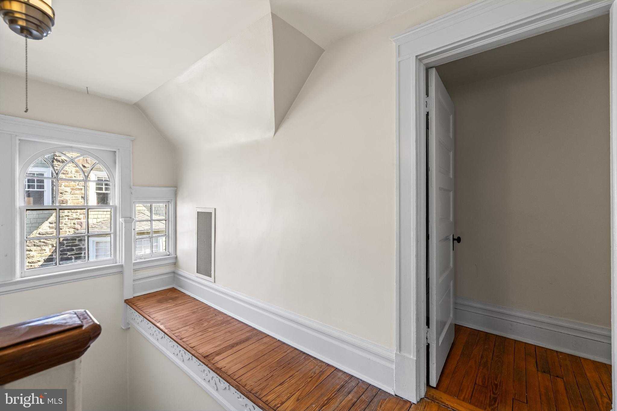 225 Hawthorne Rd photo 53