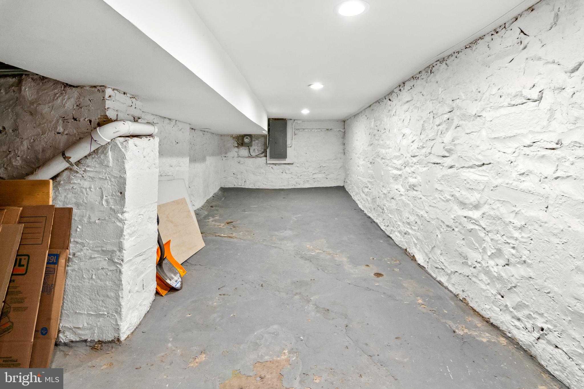 2956 Greenmount Ave photo 23