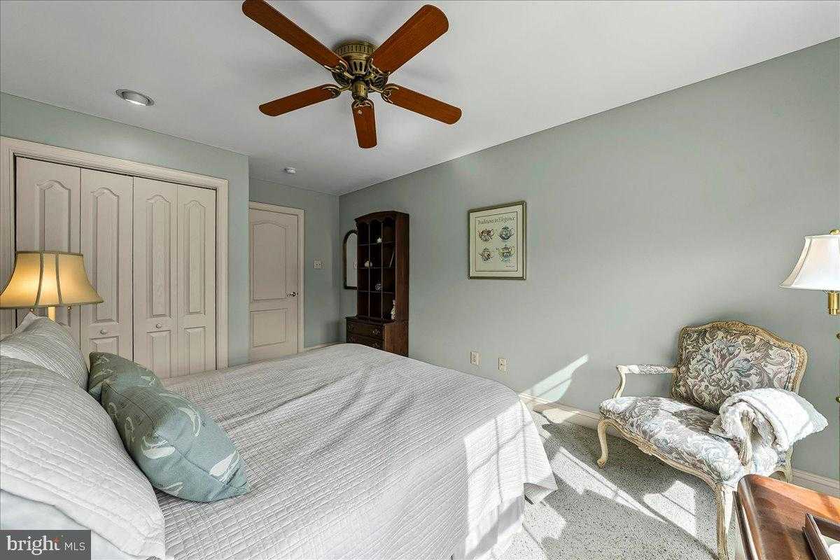 236 Greenbriar Dr photo 33