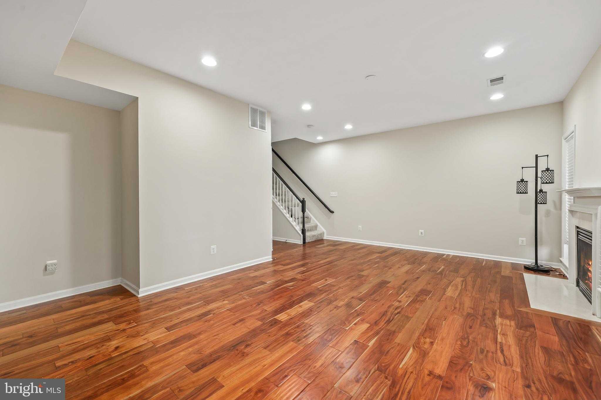 22047 Avonworth Sq photo 32