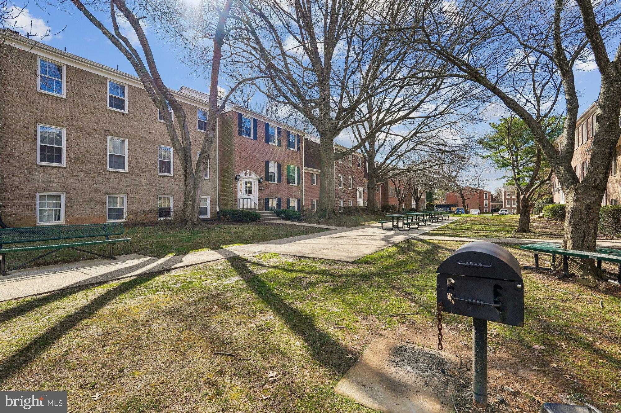 796 Quince Orchard Blvd Apt 201 photo 2