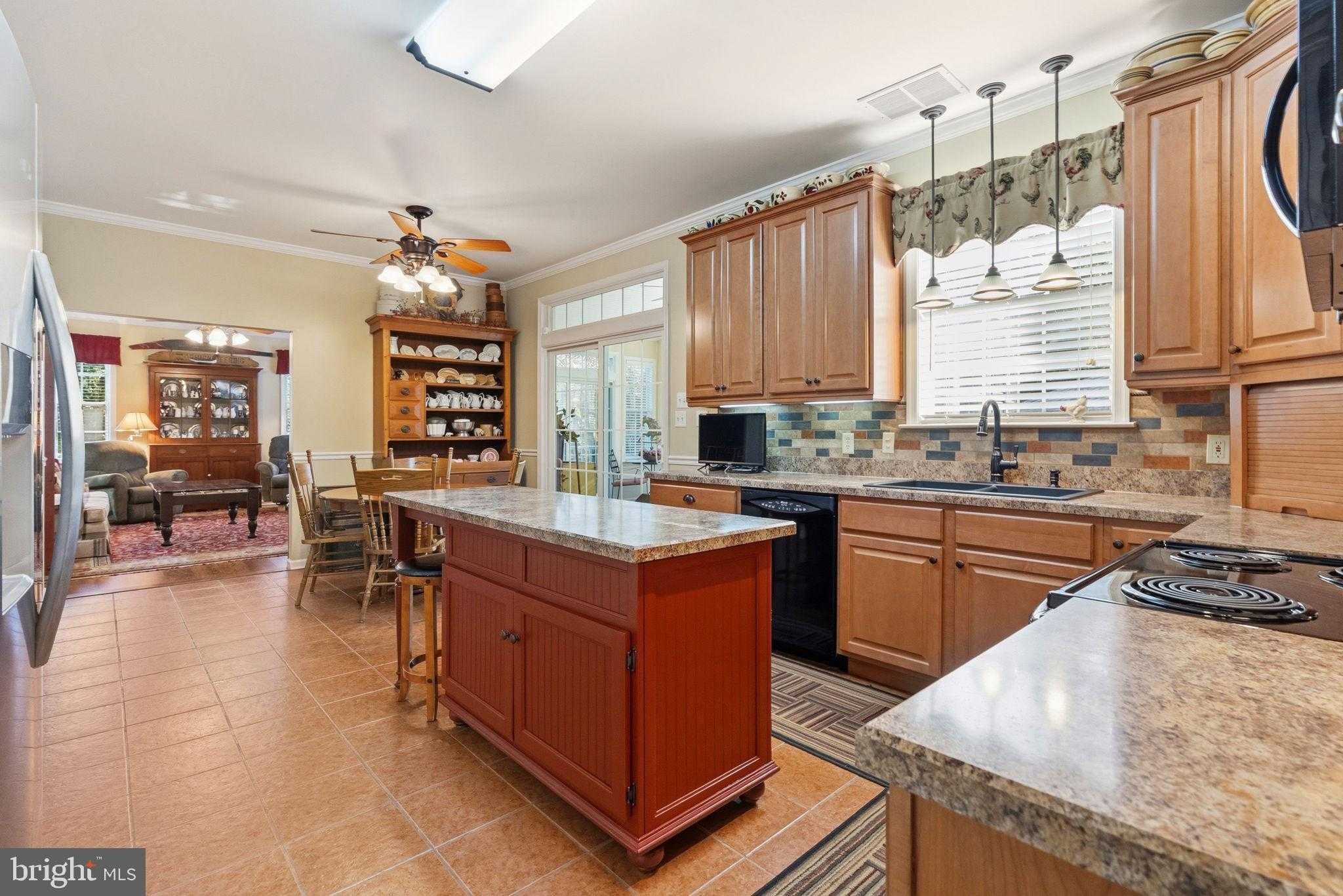 94 Green Ln photo 16