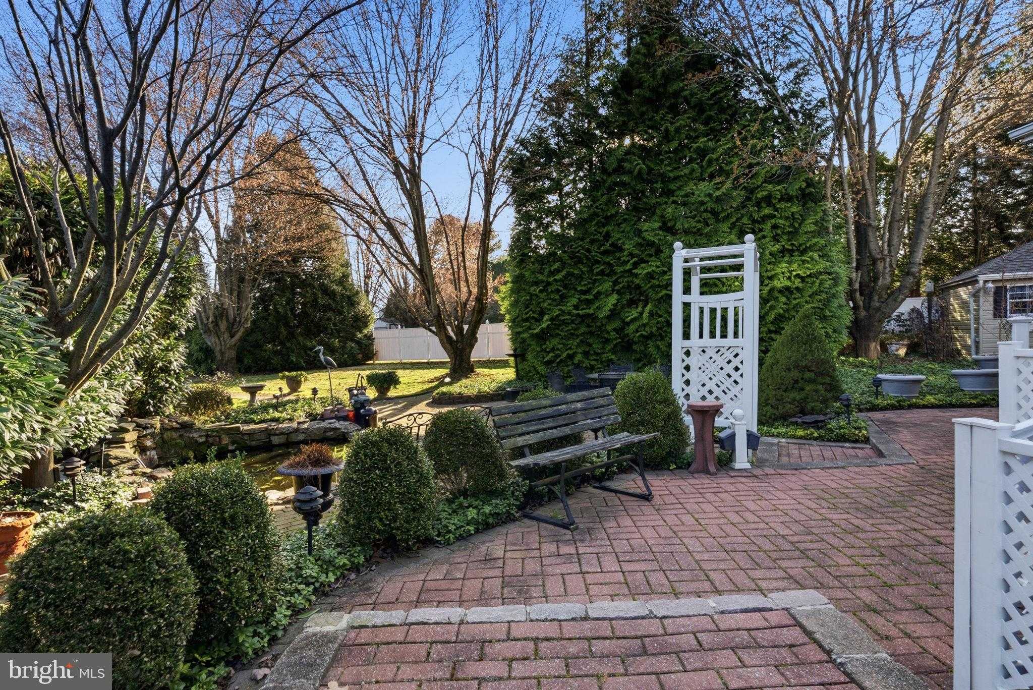 94 Green Ln photo 51