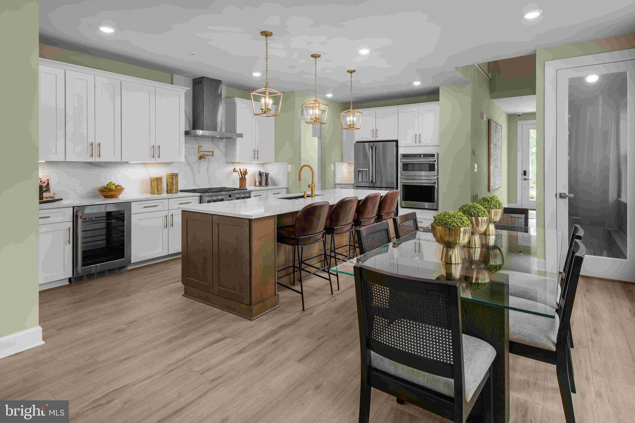 5446 Pondview Ln photo 3