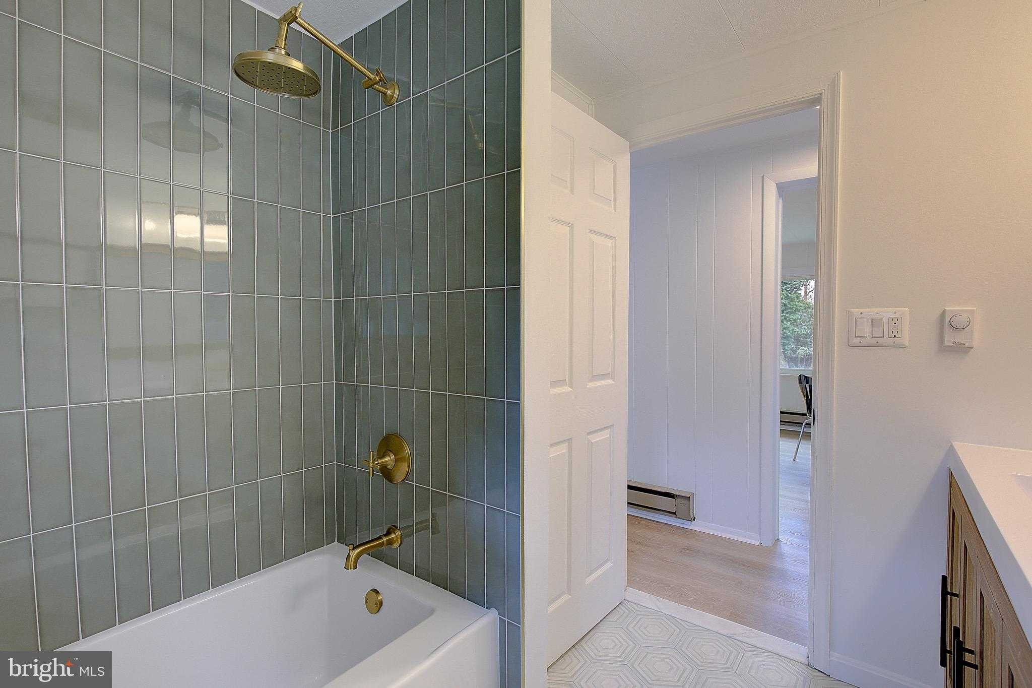 5457 Bayview Ave photo 19