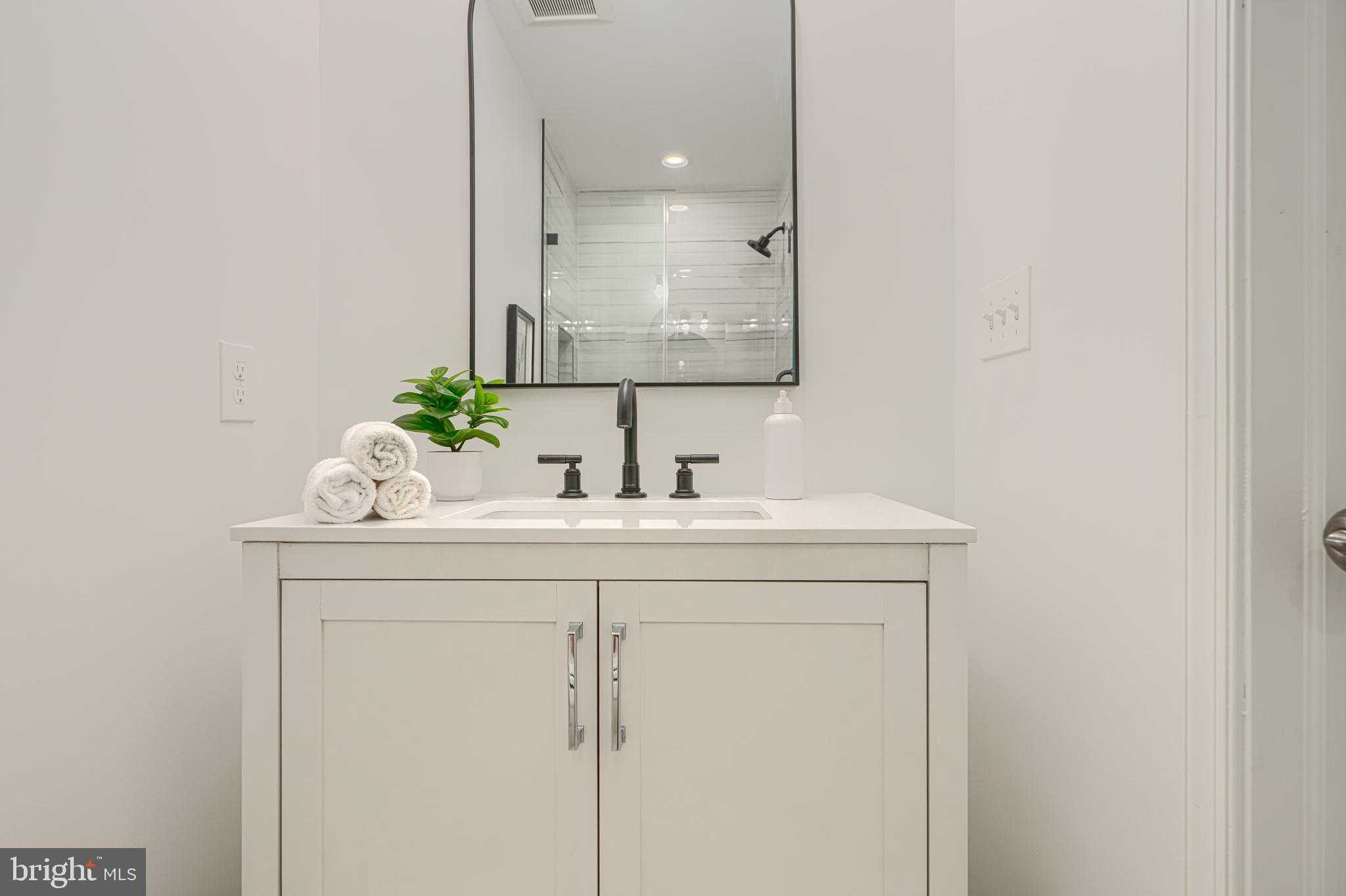 821 S Curley St photo 13