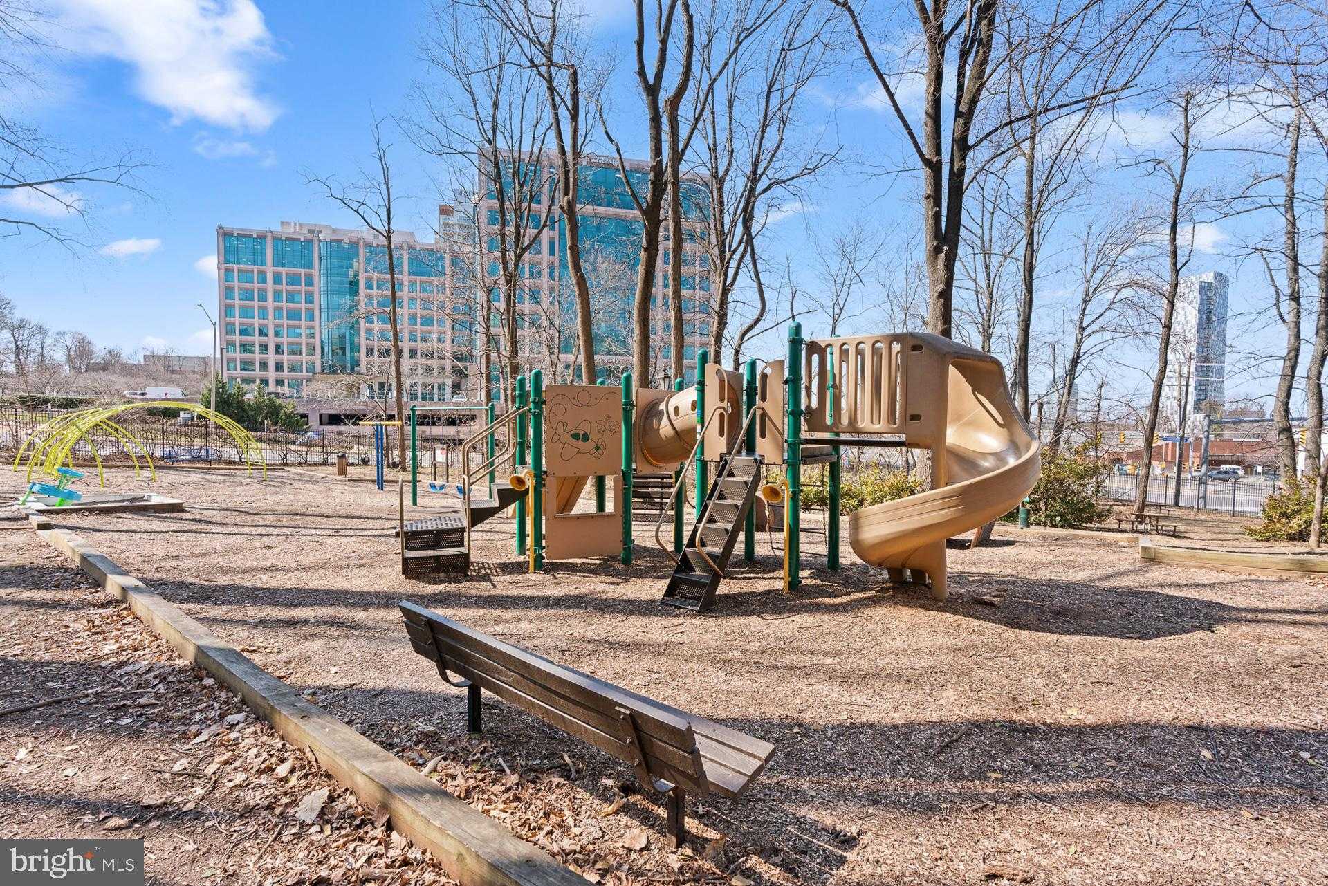 8340 Greensboro Dr Unit 623 photo 32