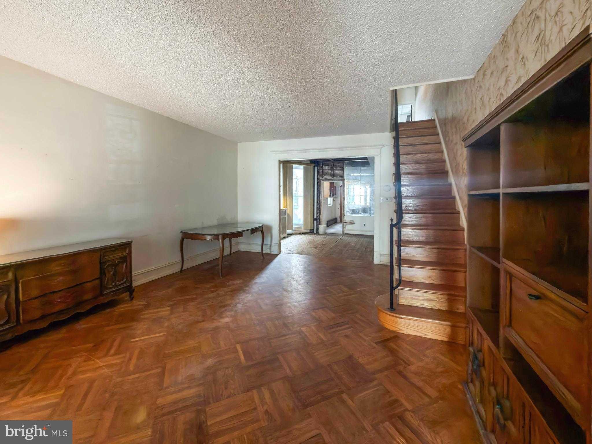 6144 Catharine St photo 3